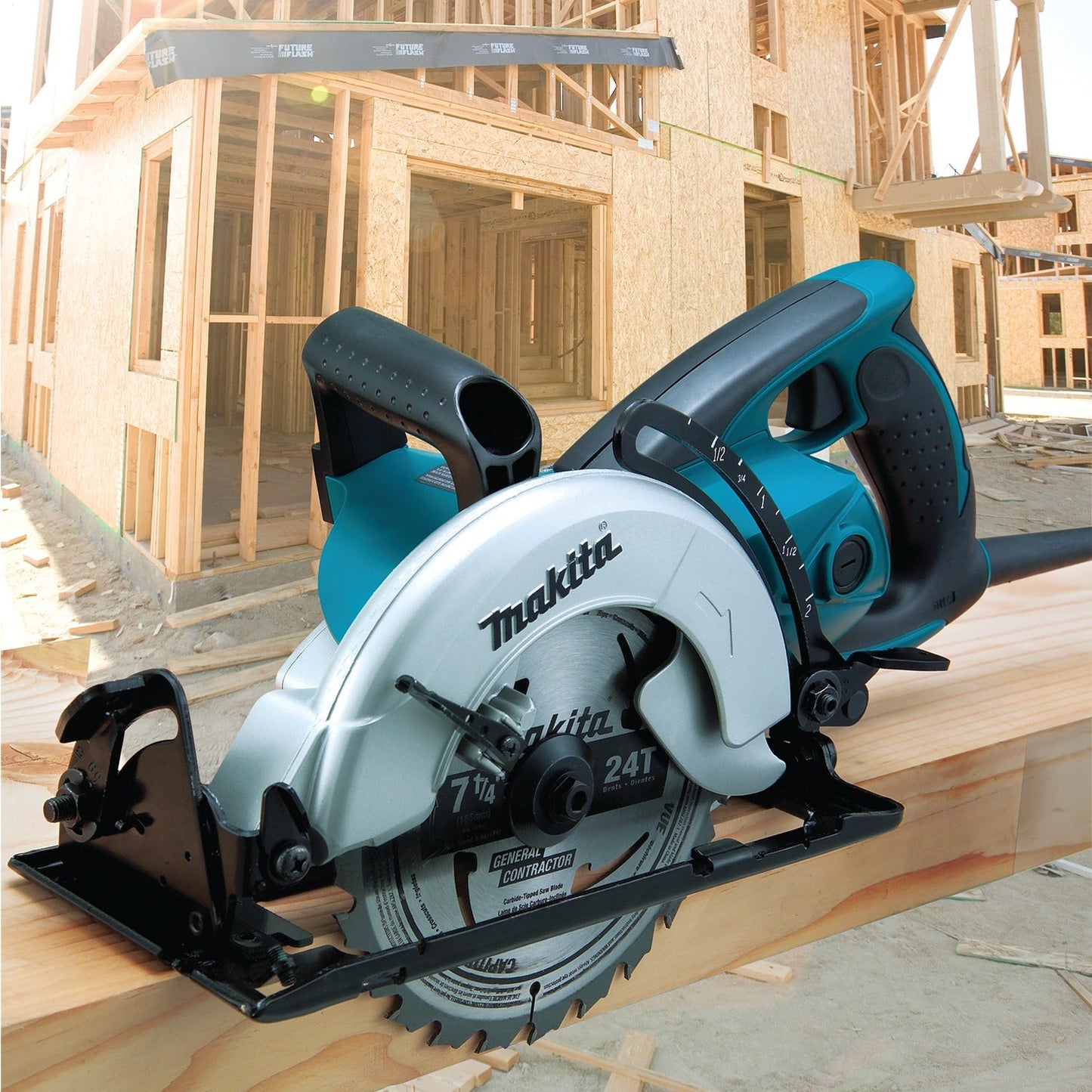 Makita 5477NB 7‘1/4" Hypoid Saw