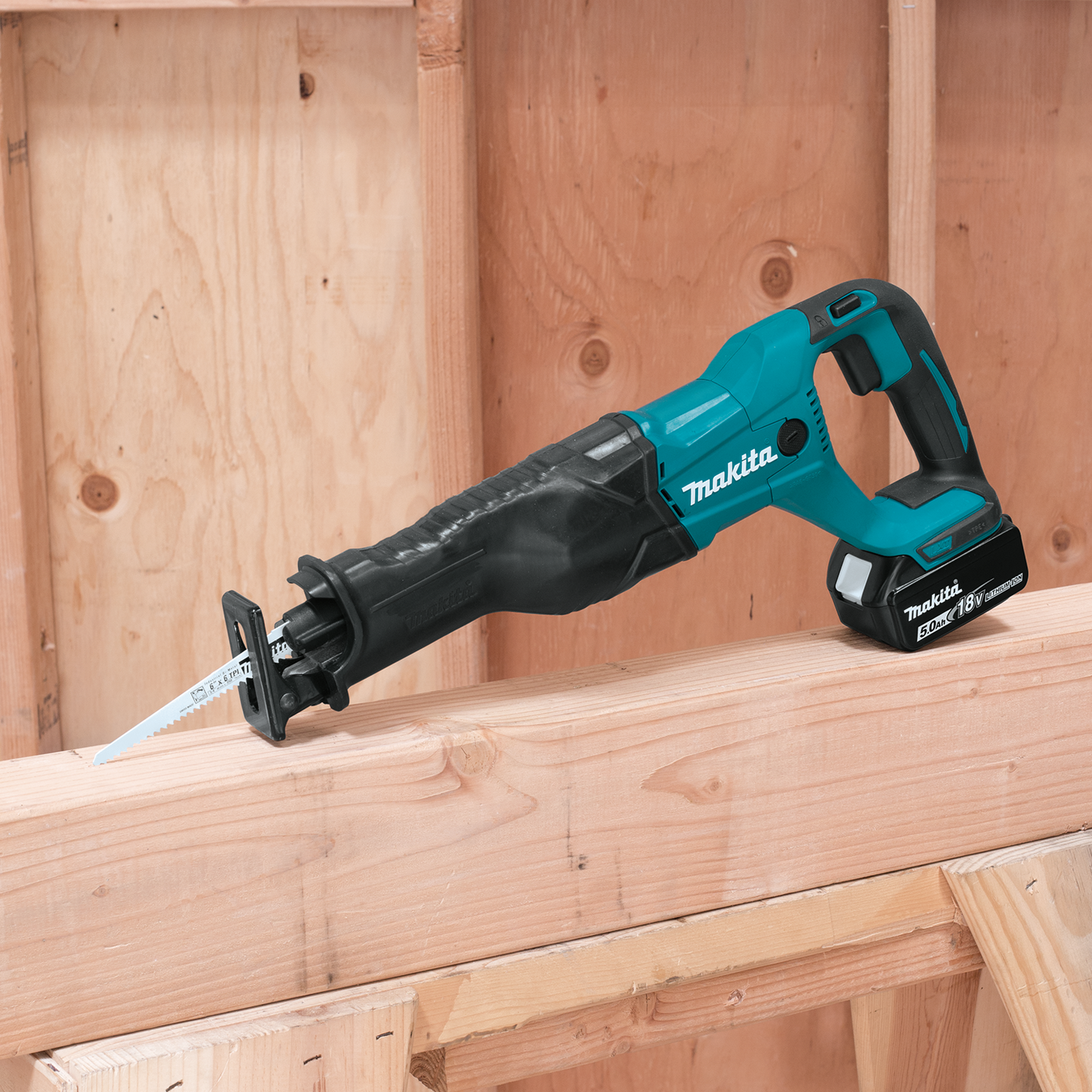 Makita XRJ04T 18V LXT® Lithium‘Ion Cordless Recipro Saw Kit (5.0Ah)