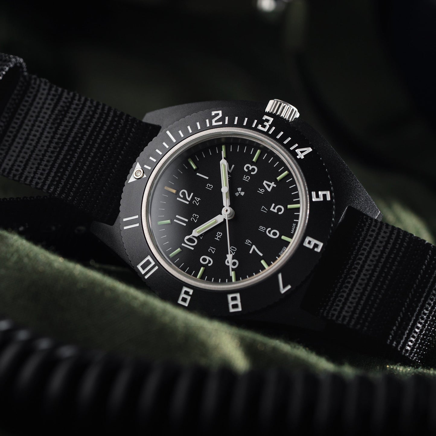 Marathon WW194001BK-0801 NAV Black Navigator Quartz (41mm) Black Dial / Black Ballistic Nato Strap