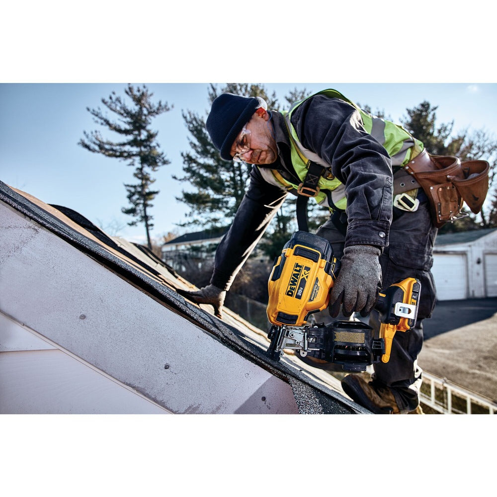 Dewalt DCN45RND1 20V Max* 15° Cordless Coil Roofing Nailer Kit