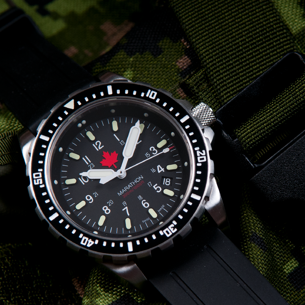 Marathon WW194018SS-0430 Jumbo Diver's Quartz (JSAR) - 46mm - Maple Leaf dial with 3 pieces Black Rubber Strap