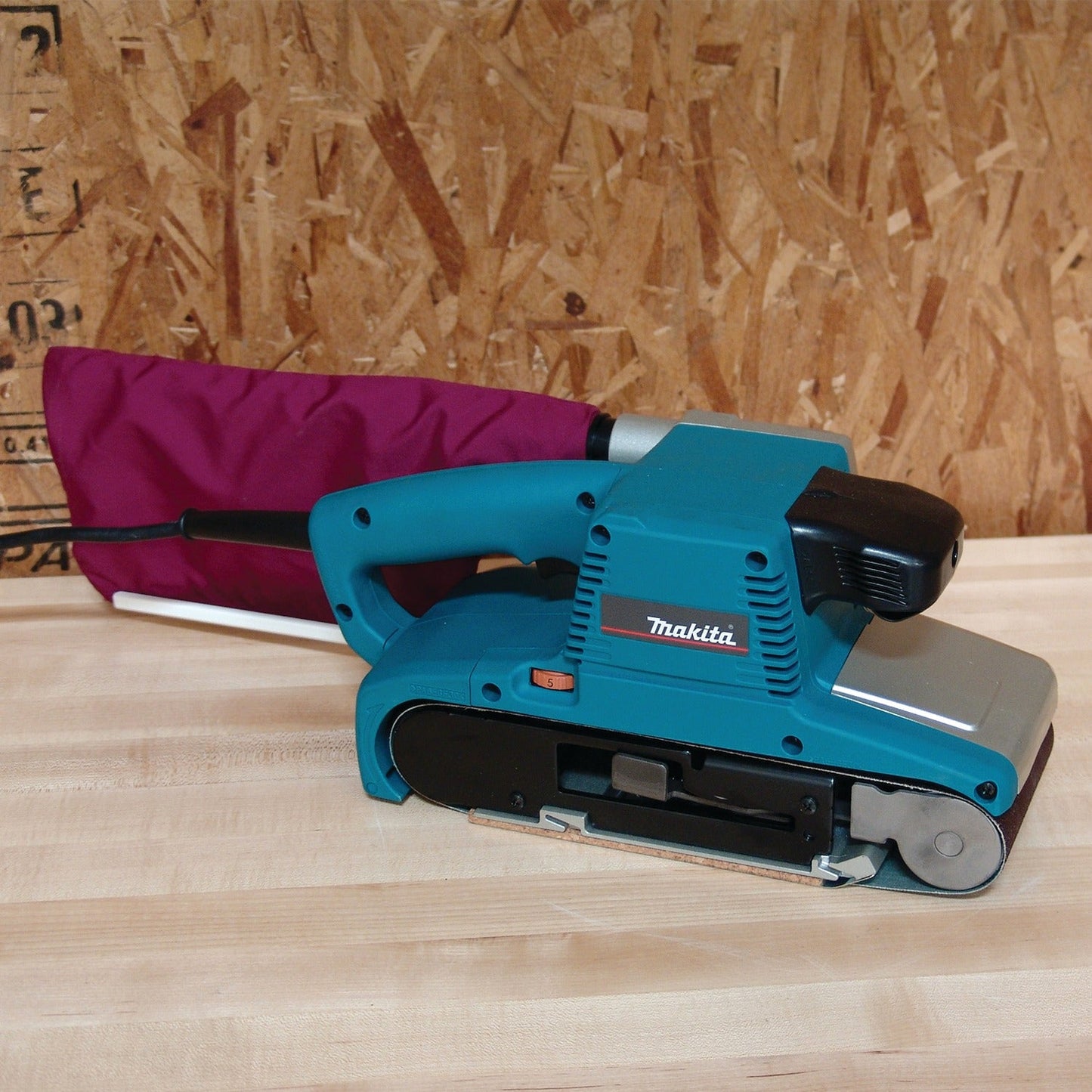 Makita 9404 4" x 24" Belt Sander, with Variable Speed