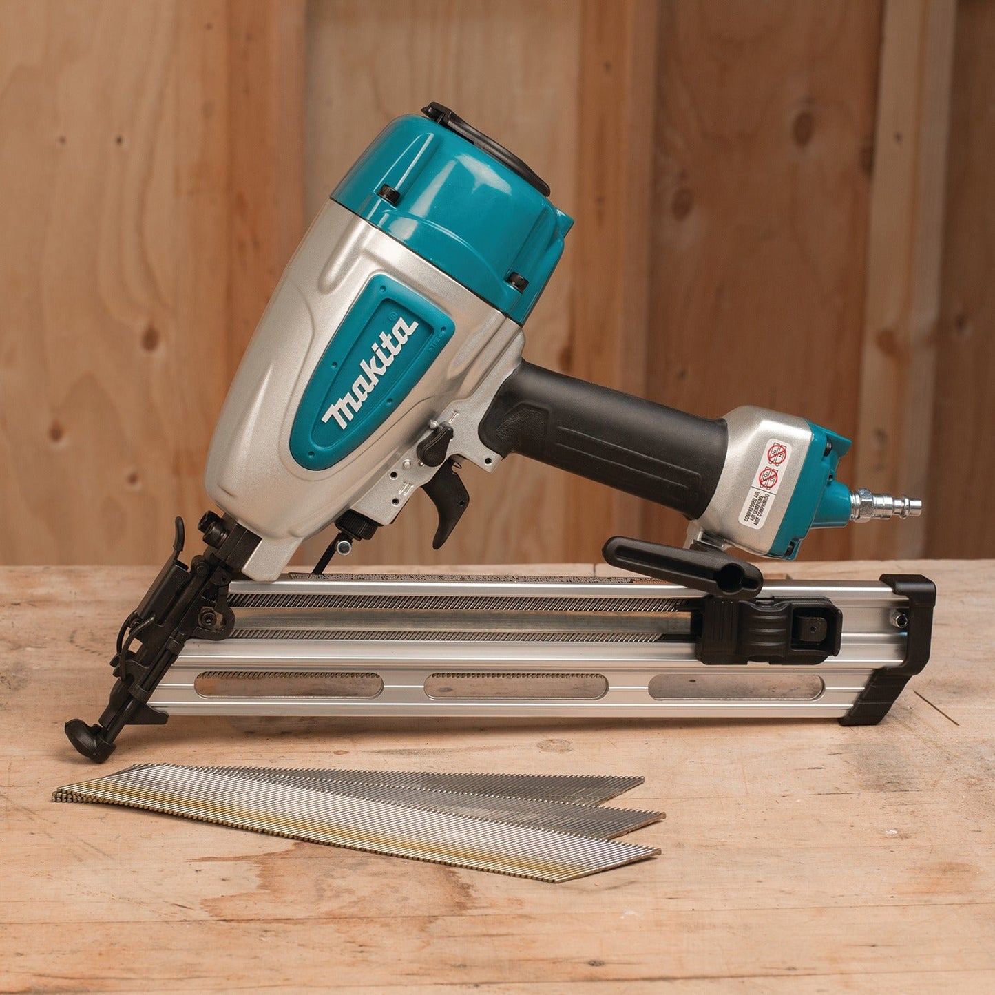 Makita AF635 15 Gauge, 2‘1/2" Angled Finish Nailer, 34°