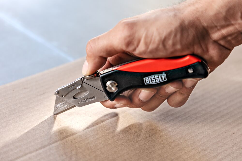 Bessey D-BKPH Folding utility knife – ABS comfort grip handle