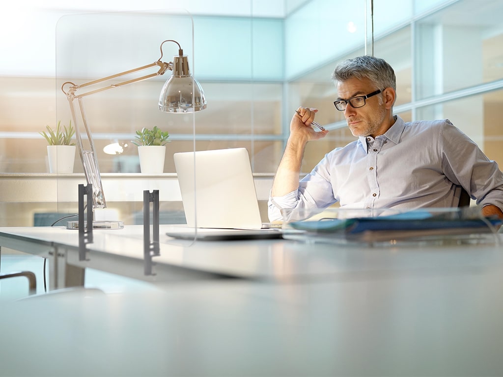 MasterVision GL3501393 Frameless Glass Desktop Panel With Clamps