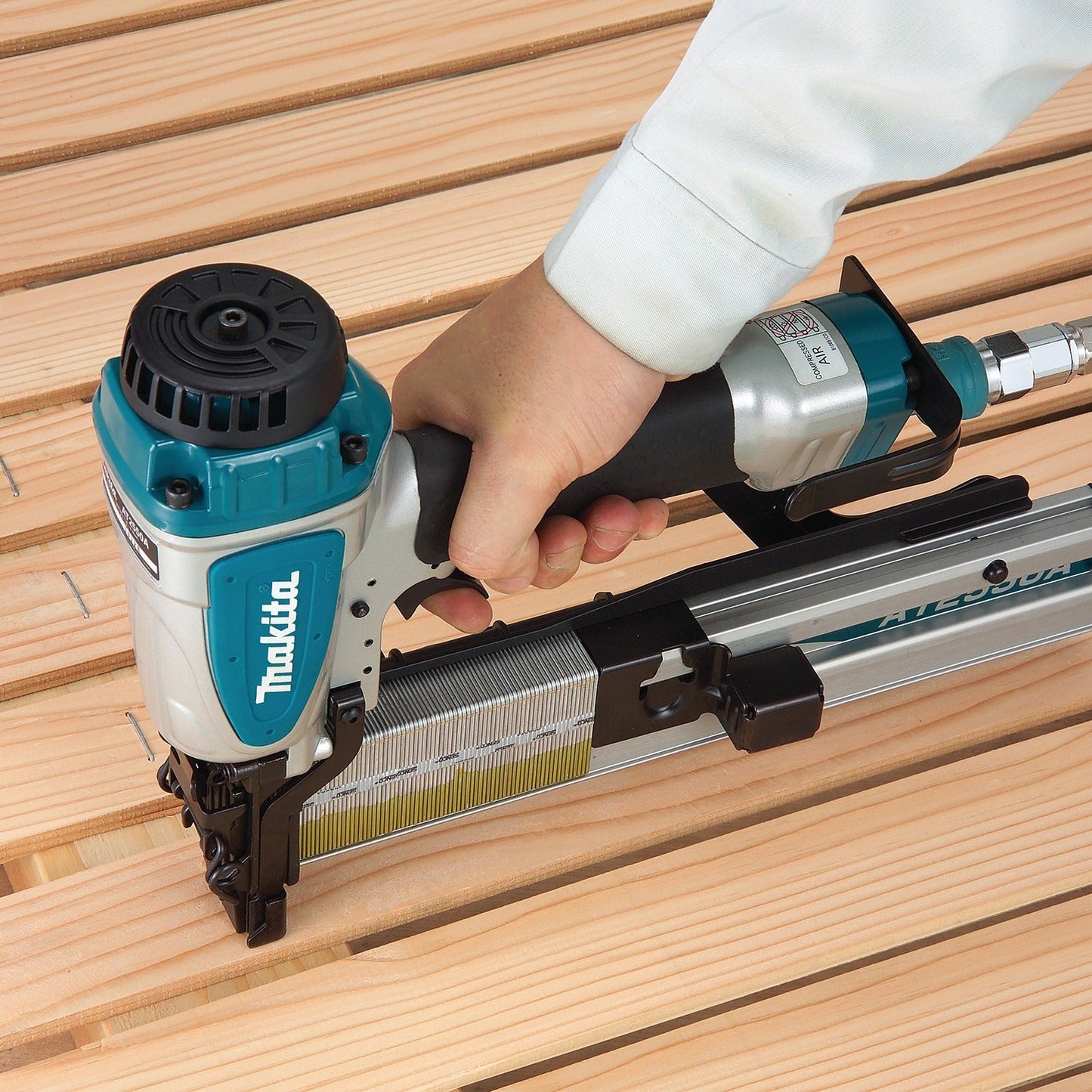 Makita AT2550A 1" Wide Crown Stapler, 16 Ga.