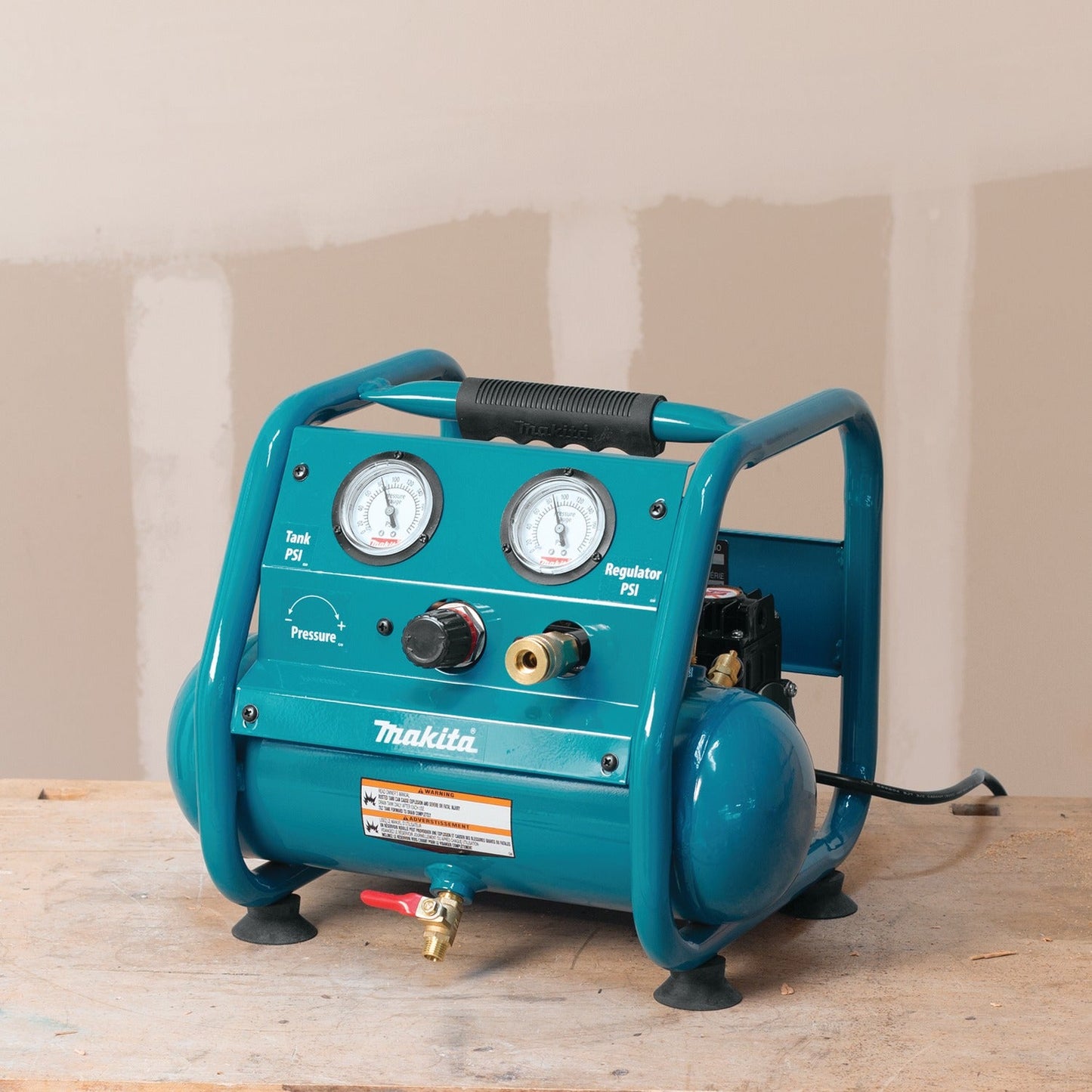 Makita AC001 Compact Air Compressor