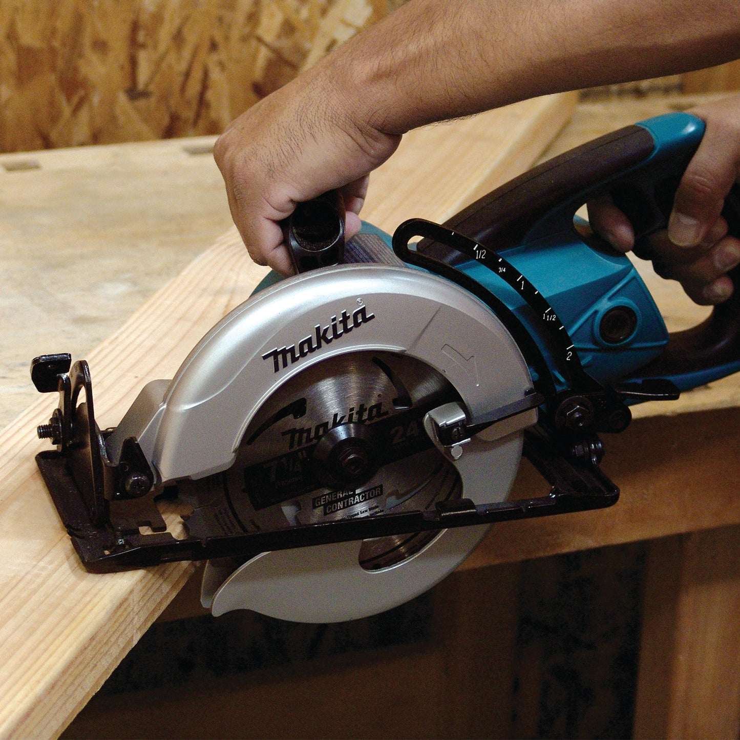 Makita 5477NB 7‘1/4" Hypoid Saw