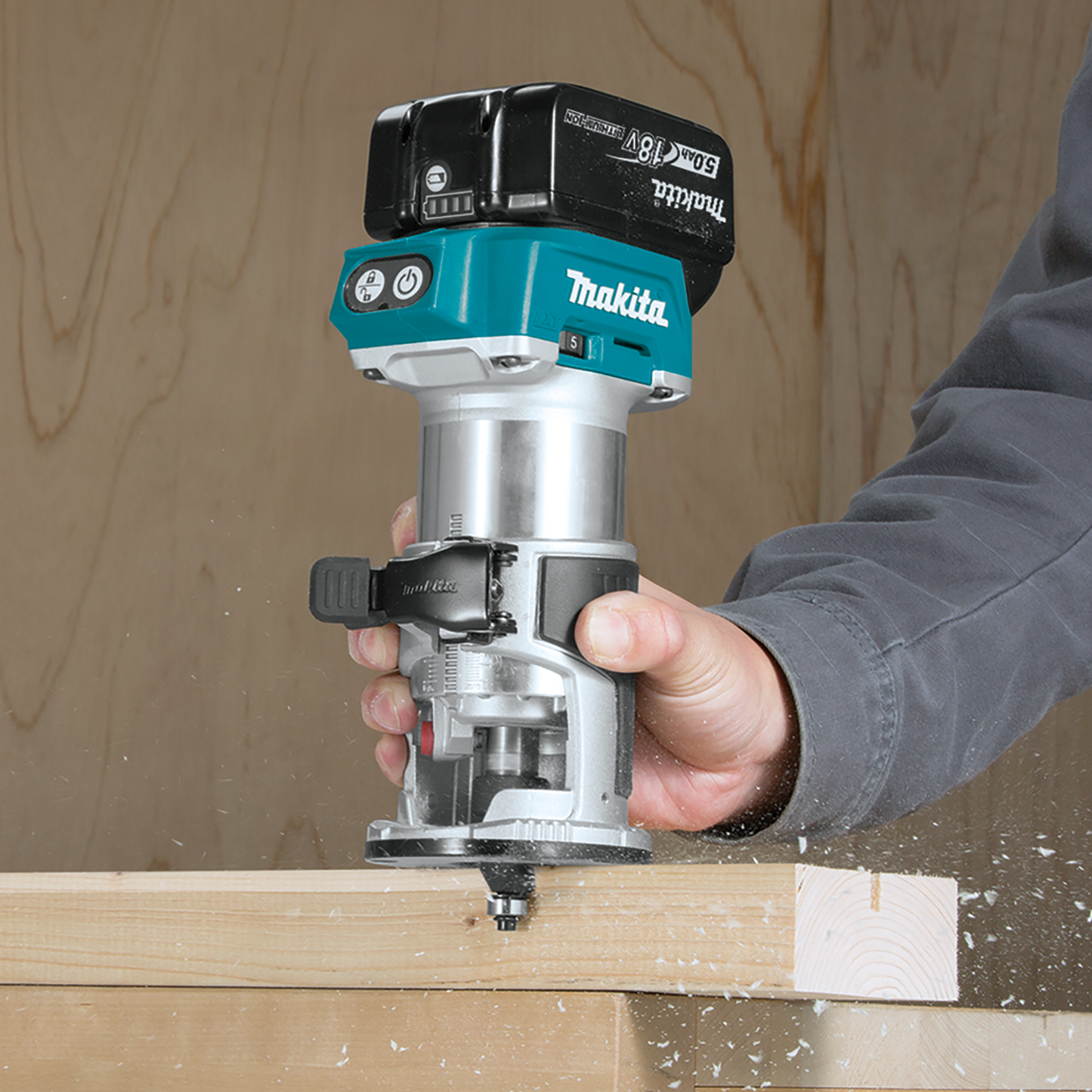 Makita XTR01T8J 18V LXT® Lithium‘Ion Brushless Cordless Compact Router Starter Kit (5.0Ah)