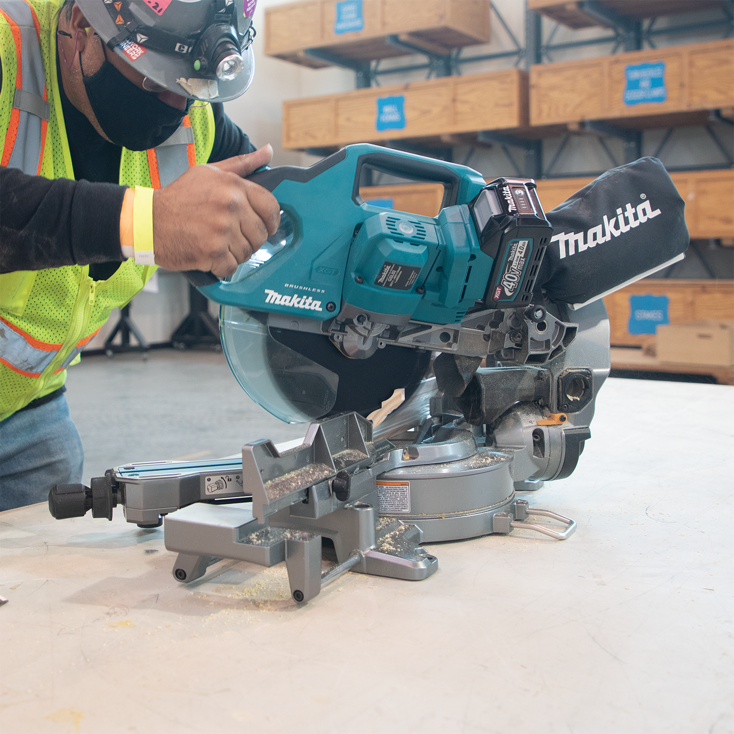 Makita GSL02M1 40V max XGT® Brushless Cordless 8‘1/2" Dual‘Bevel Sliding Compound Miter Saw Kit, AWS® Capable (4.0Ah)