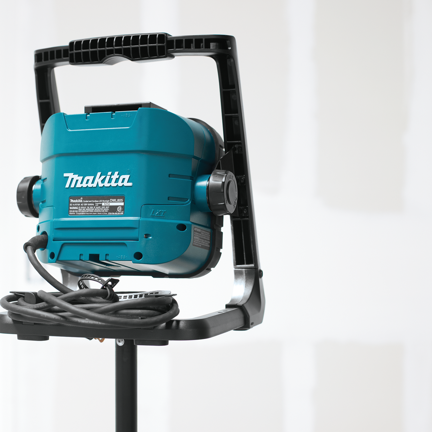 Makita DML805 18V LXT® Lithium‘Ion Cordless/Corded 20 L.E.D. Work Light, Light Only