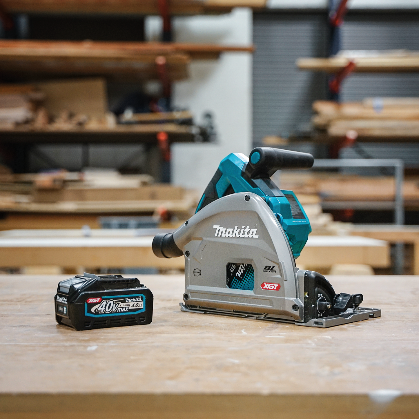 Makita GPS01M1J 40V max XGT® Brushless Cordless 6‘1/2" Plunge Circular Saw Kit, AWS® Capable (4.0Ah)