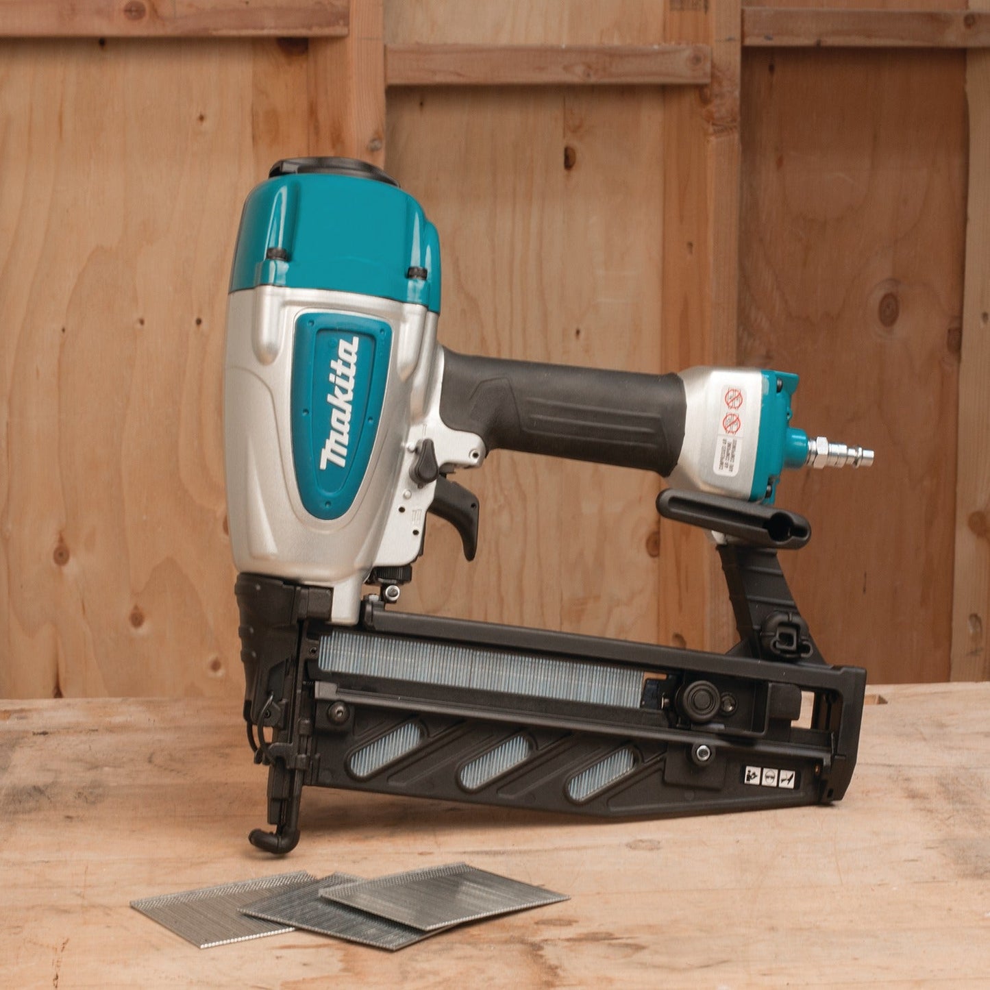 Makita AF601 16 Gauge, 2‘1/2" Straight Finish Nailer