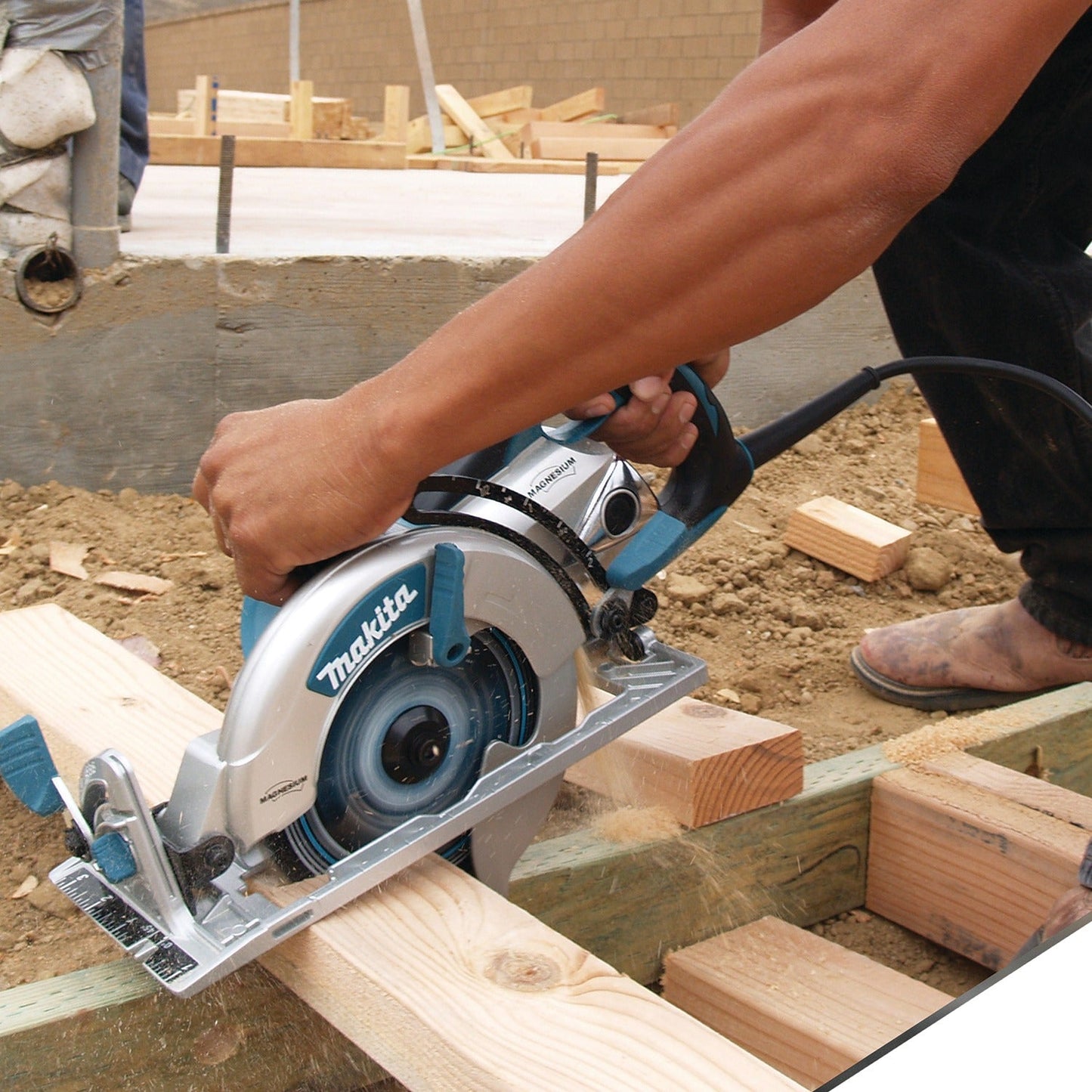 Makita 5377MG 7‘1/4" Magnesium Hypoid Saw