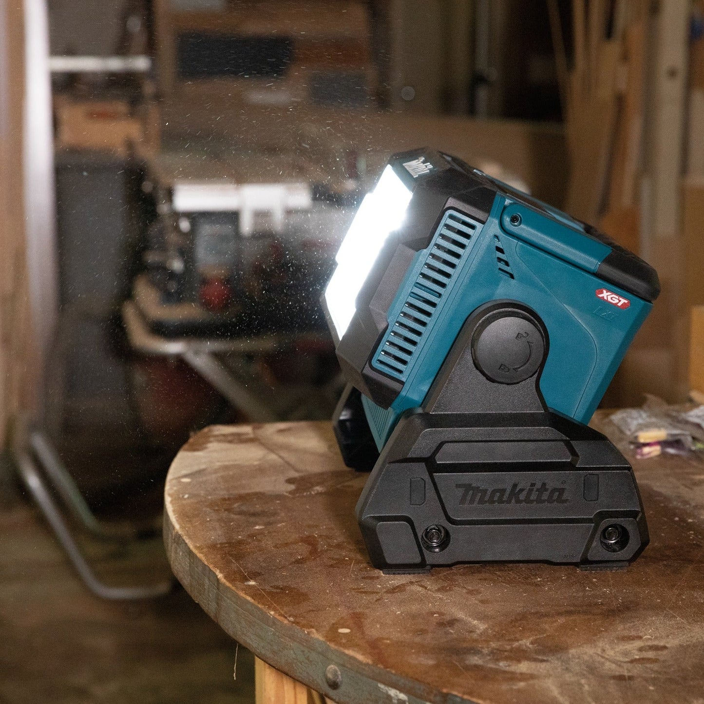 Makita ML009G 40V max XGT® Cordless Work Light, Light Only