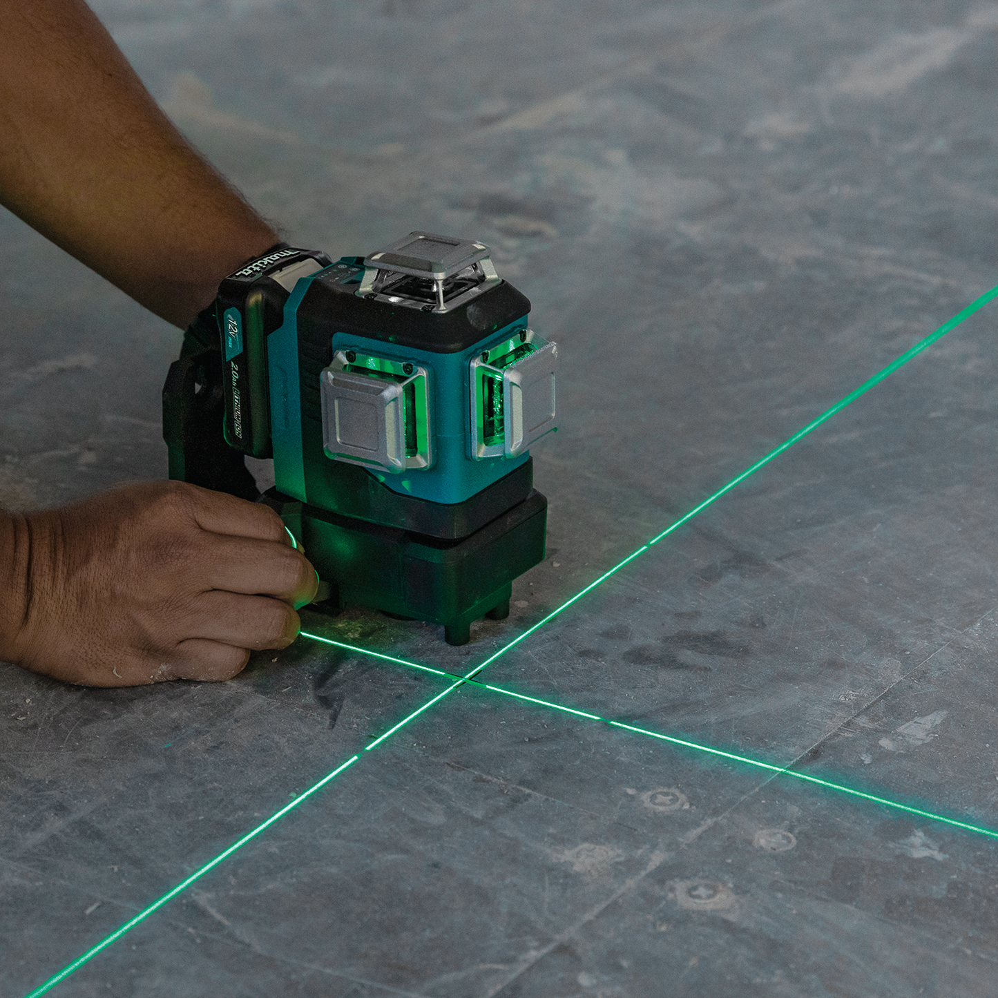 Makita SK700GDNAJ 12V max CXT® Lithium‘Ion Cordless Self‘Leveling 360° 3‘Plane Green Laser Kit (2.0Ah)