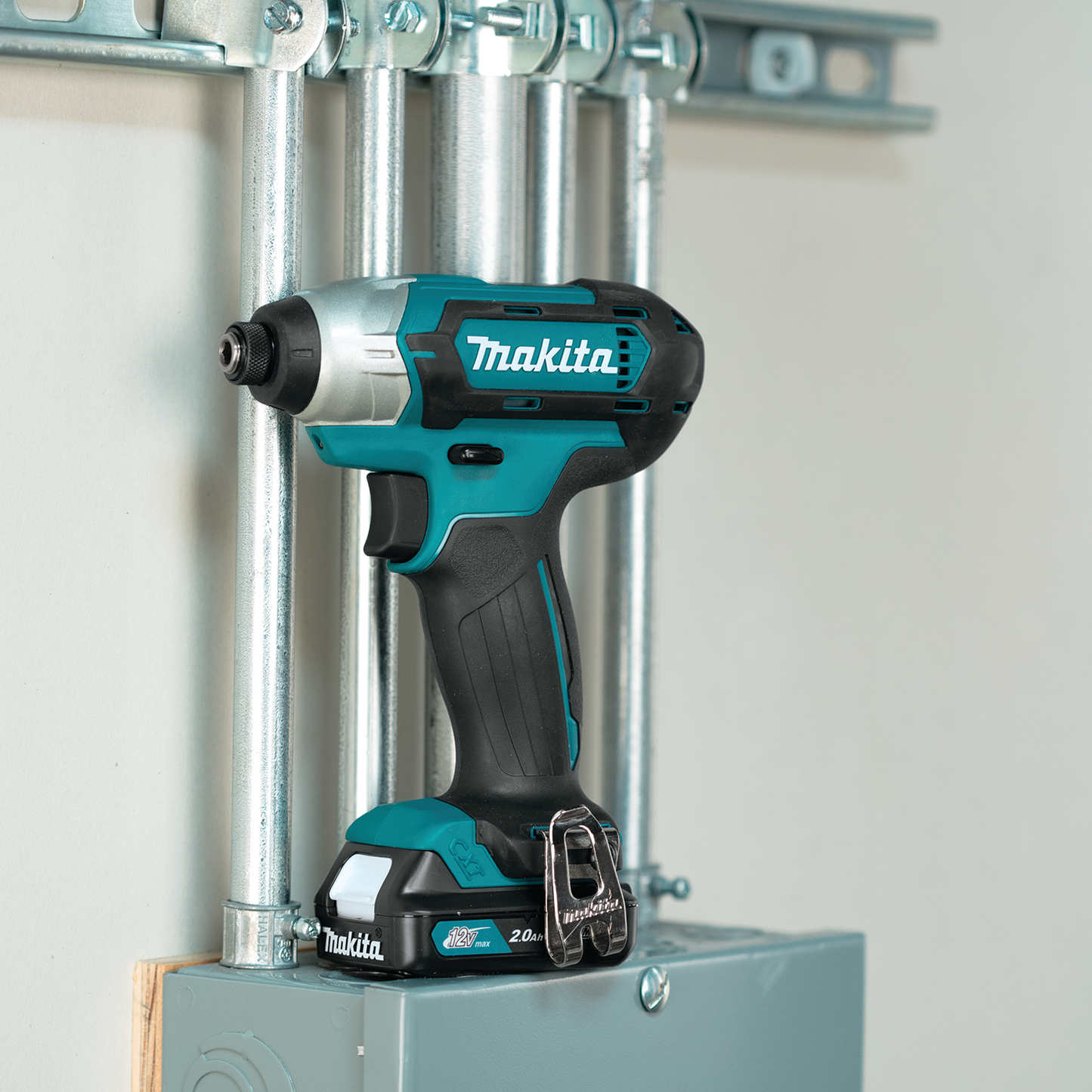 Makita DT03R1 12V max CXT® Lithium‘Ion Cordless Impact Driver Kit (2.0Ah)