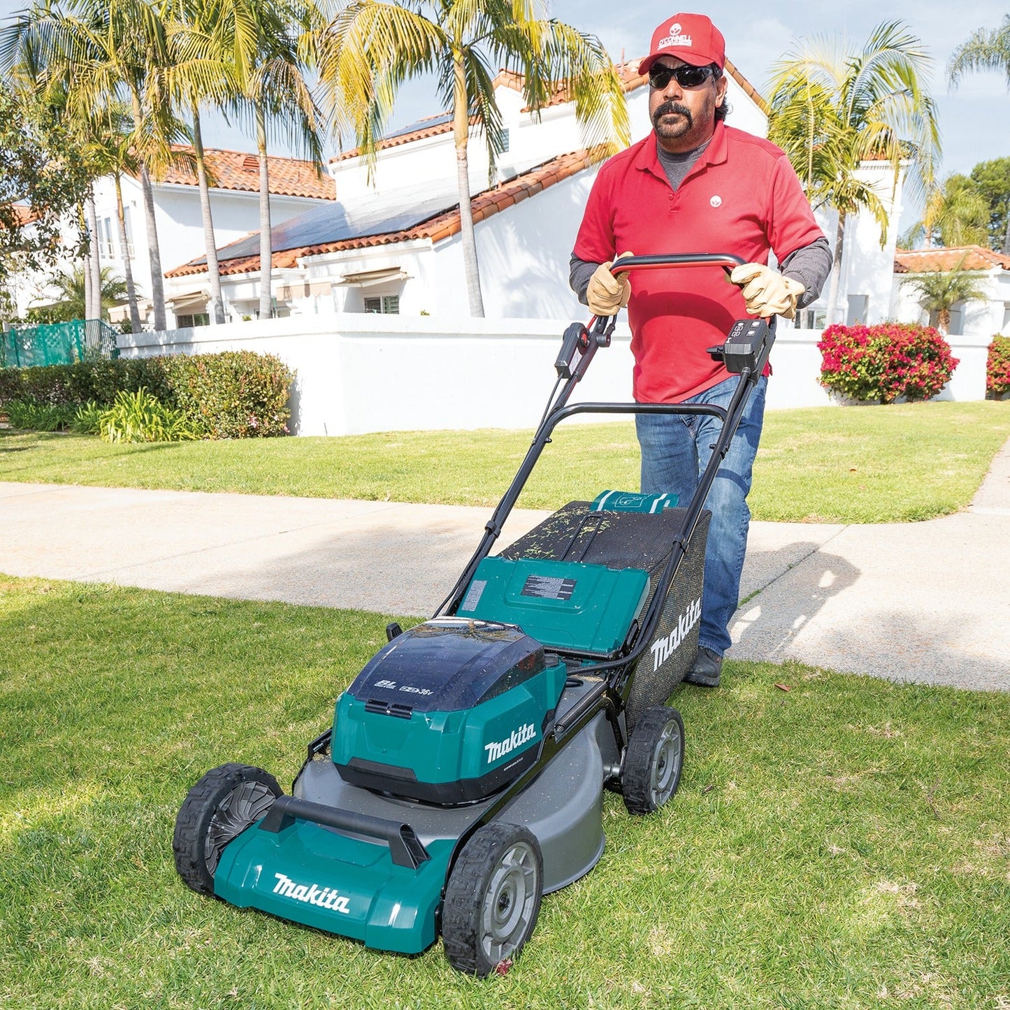 Makita XML08PT1 36V (18V X2) LXT® Brushless 21" Self‘Propelled Commercial Lawn Mower Kit with 4 Batteries (5.0Ah)