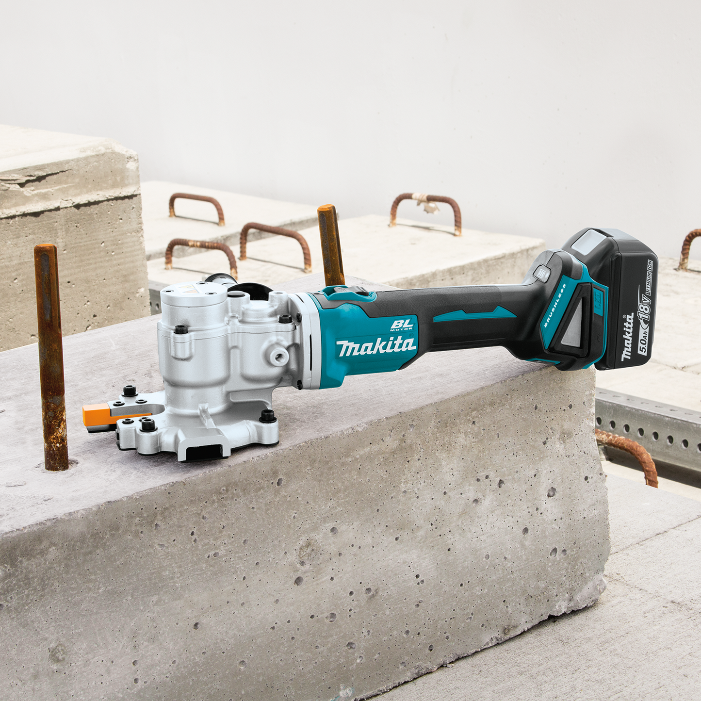 Makita XCS06T1 18V LXT® Lithium‘Ion Brushless Cordless Steel Rod Flush‘Cutter Kit (5.0Ah)