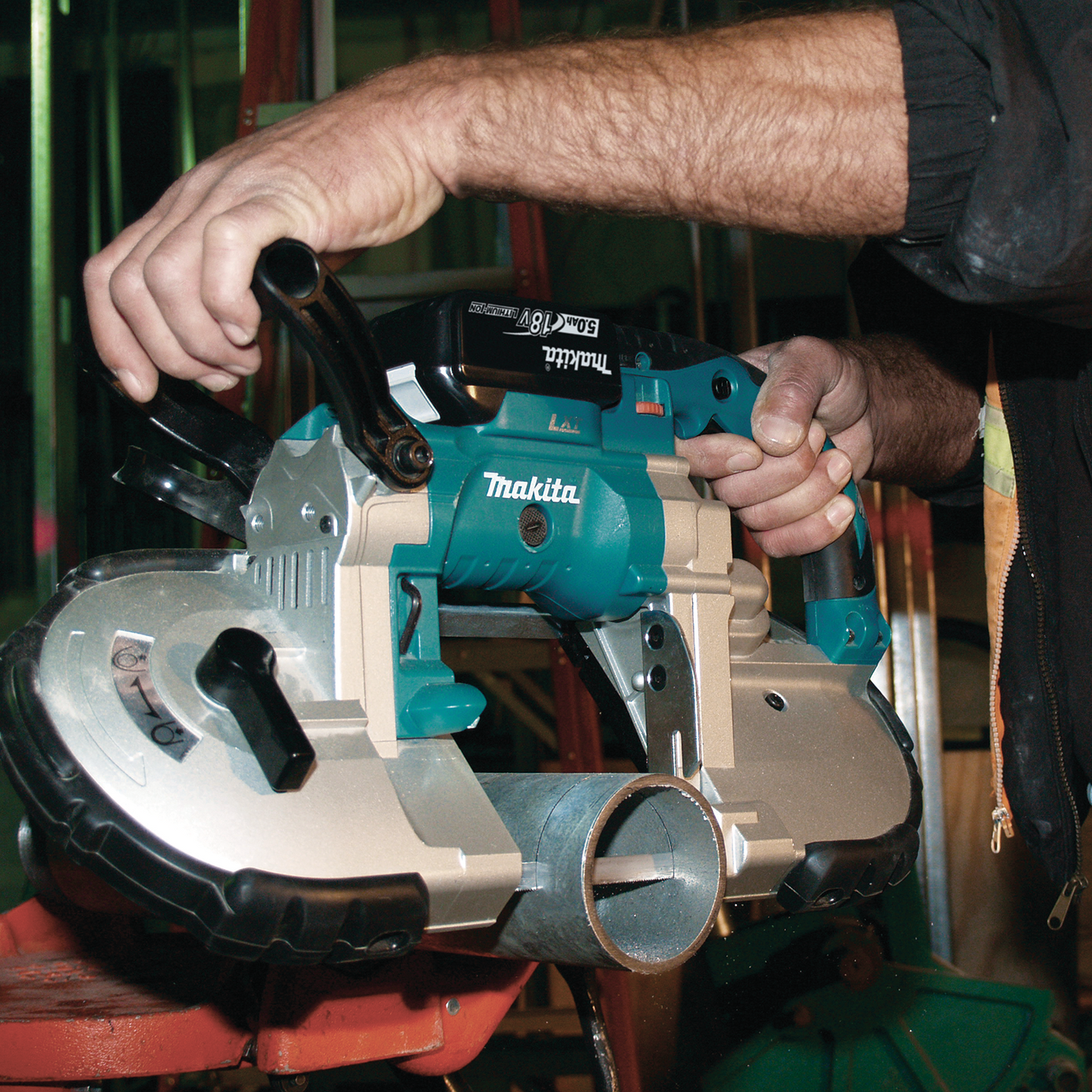 Makita XBP02TX 18V LXT® Lithium‘Ion Cordless Portable Band Saw Kit (5.0Ah)