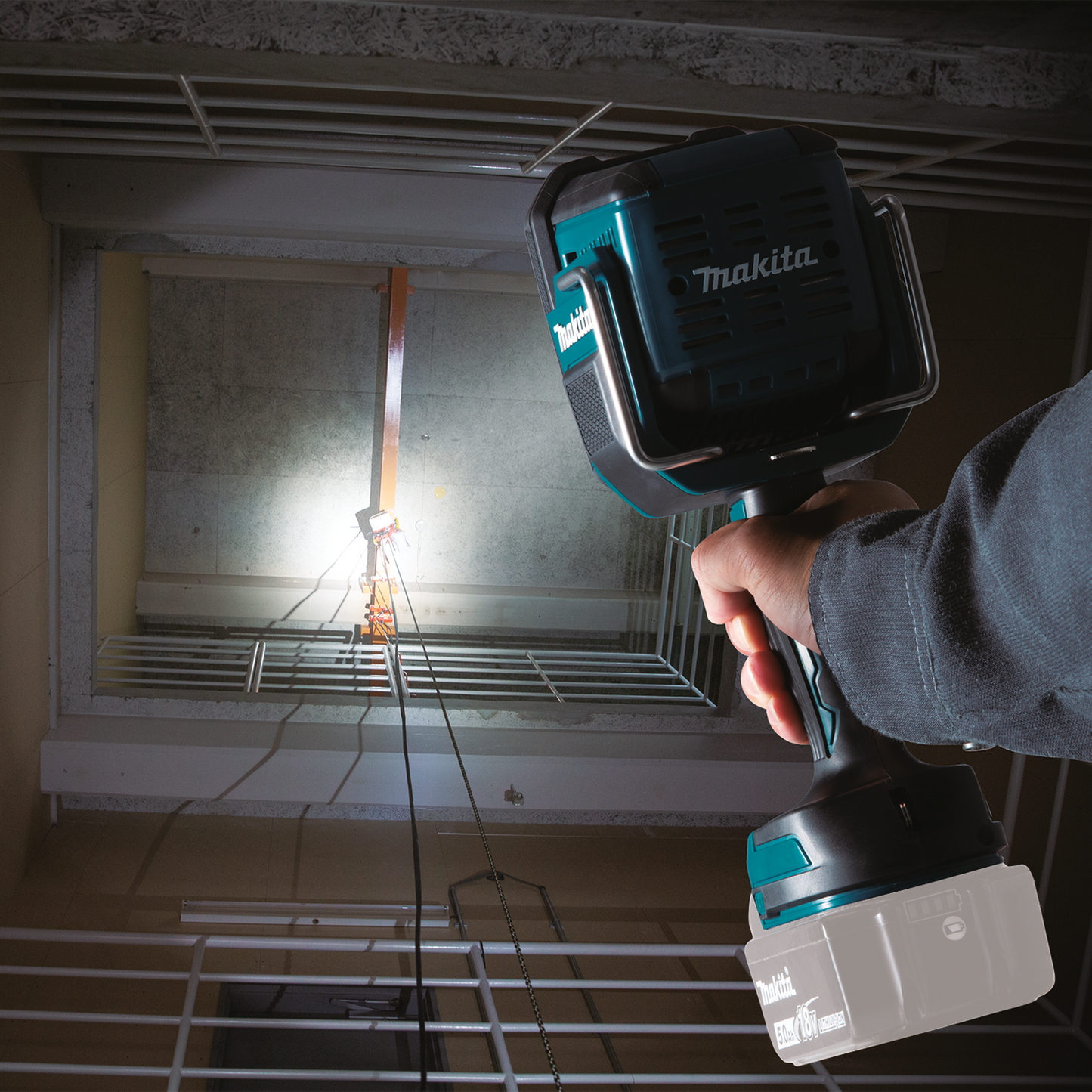 Makita DML812 18V LXT® Lithium‘Ion Cordless L.E.D. Flashlight / Spotlight, Light Only