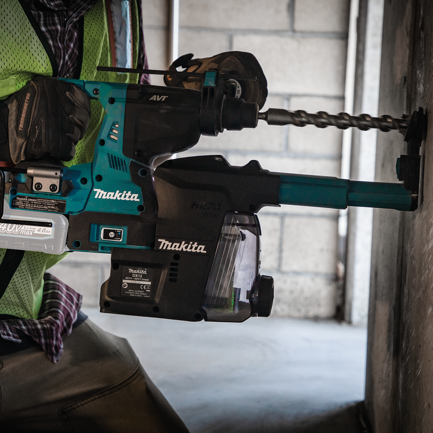 Makita GRH01ZW 40V max XGT® Brushless Cordless 1‘1/8" SDS‘PLUS AVT® Rotary Hammer w/ Dust Extractor, AFT®, AWS® Capable, Tool Only