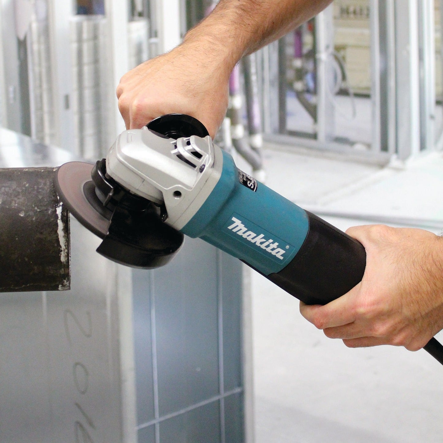 Makita 9564PC 4‘1/2" SJS, High‘Power Paddle Switch Angle Grinder