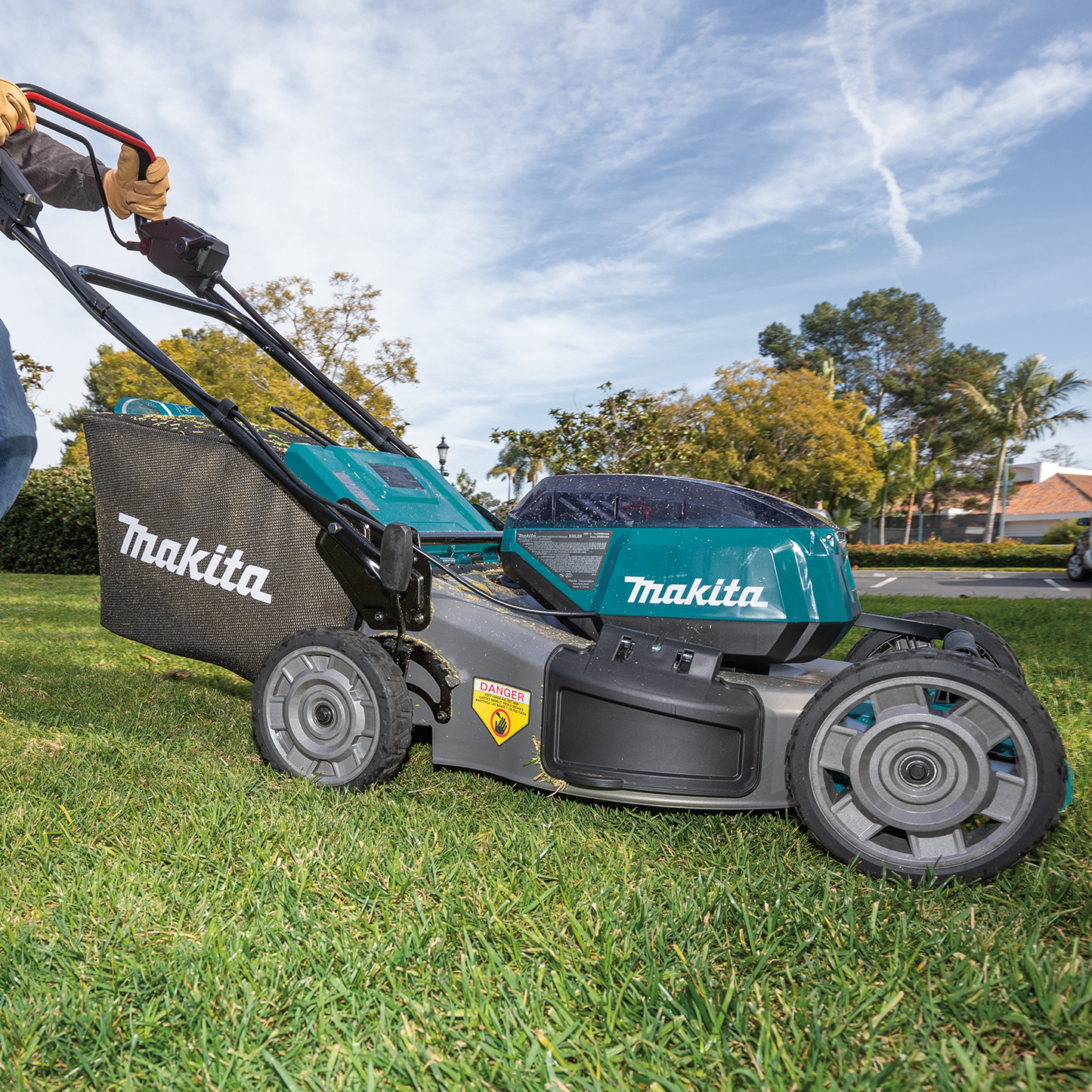 Makita XML08Z 36V (18V X2) LXT® Brushless 21" Self‘Propelled Commercial Lawn Mower, Tool Only