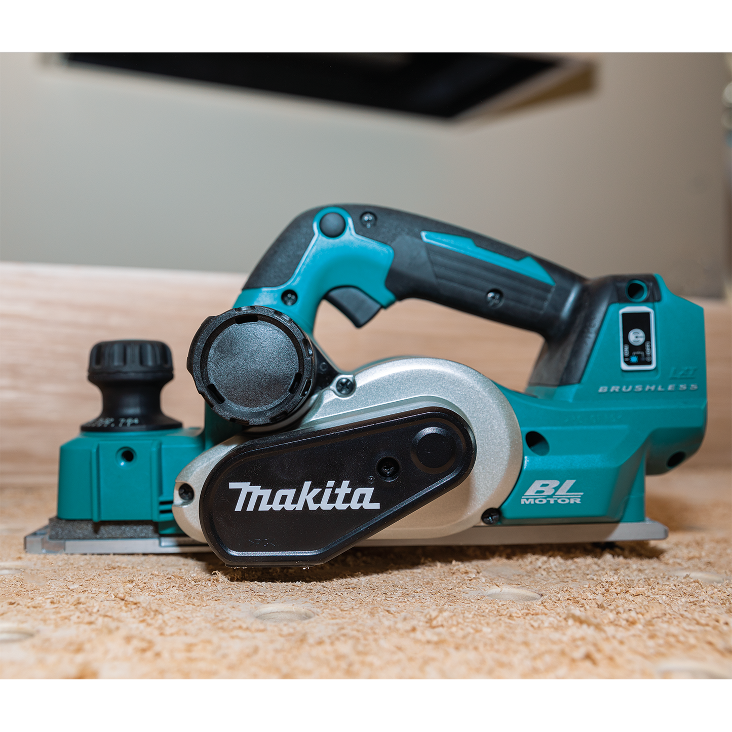 Makita XPK02Z 18V LXT® Lithium‘Ion Brushless Cordless 3‘1/4" Planer, AWS® Capable, Tool Only