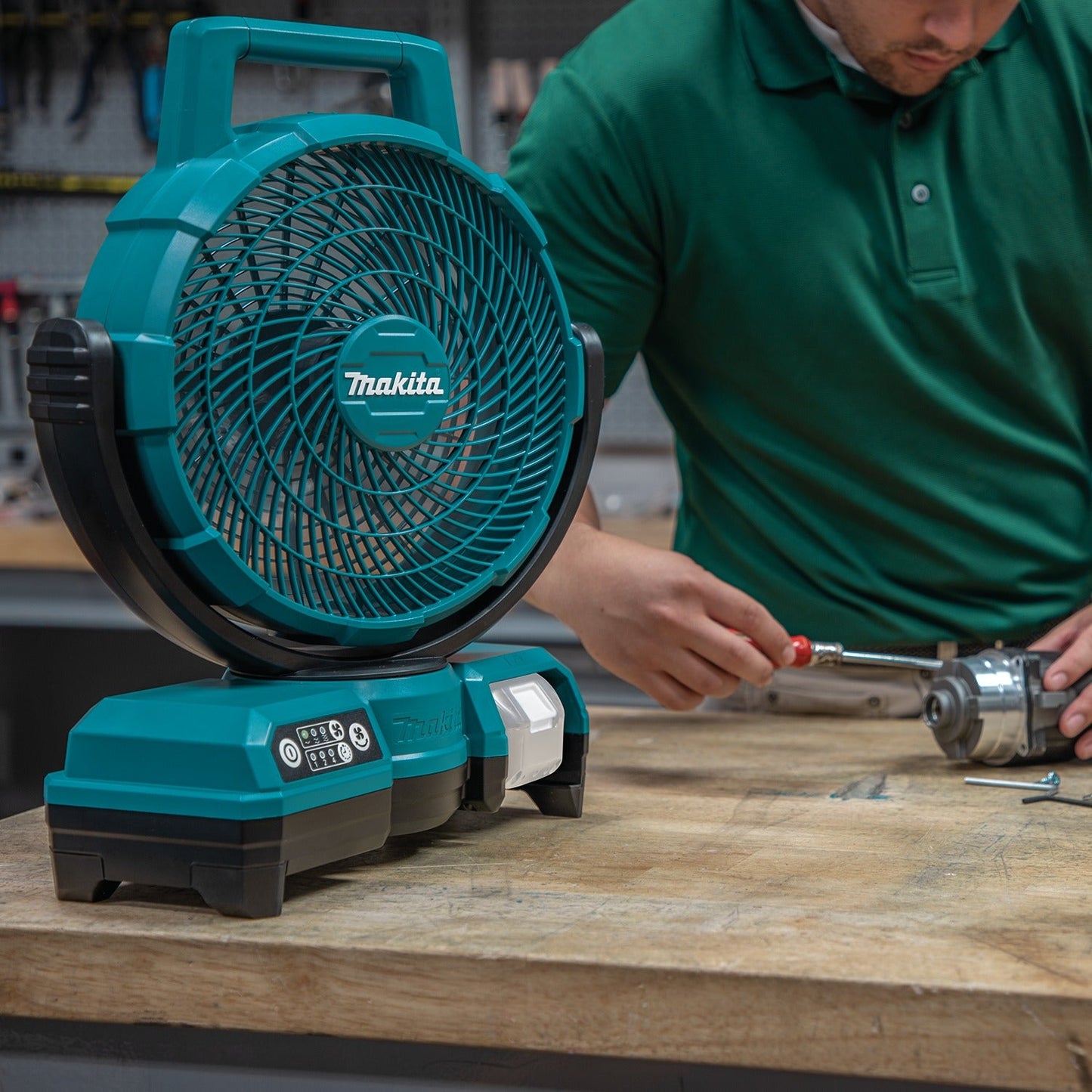 Makita DCF203Z 18V LXT® Lithium‘Ion Cordless/Corded 9‘1/4" Fan, Tool Only