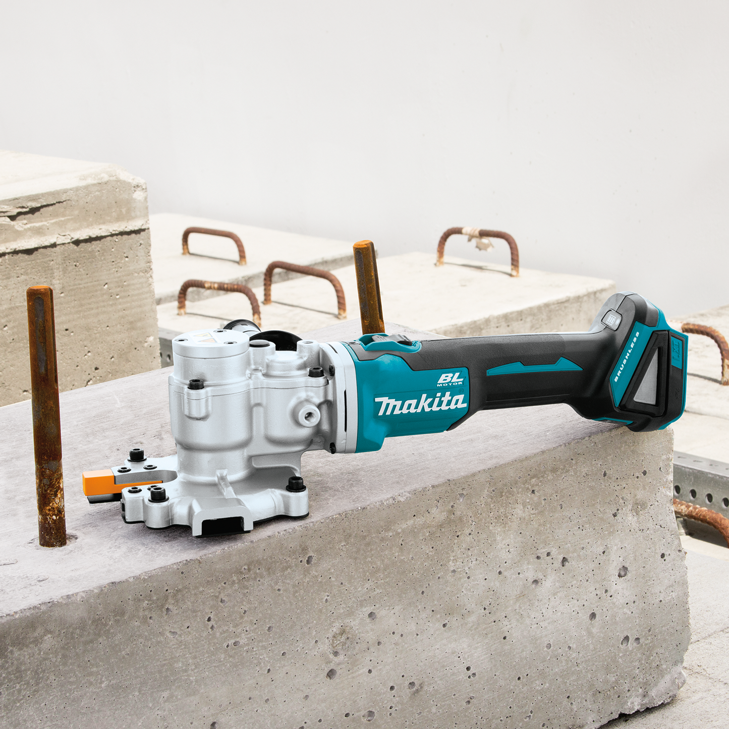 Makita XCS06ZK 18V LXT® Lithium‘Ion Brushless Cordless Steel Rod Flush‘Cutter, Tool Only