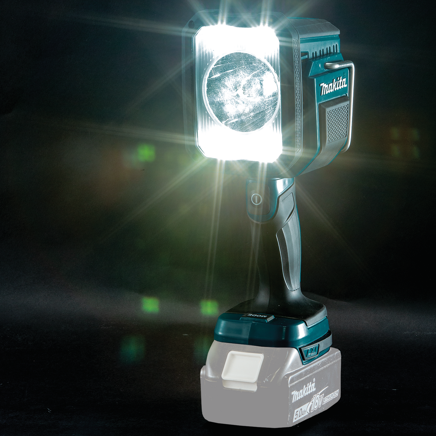 Makita DML812 18V LXT® Lithium‘Ion Cordless L.E.D. Flashlight / Spotlight, Light Only