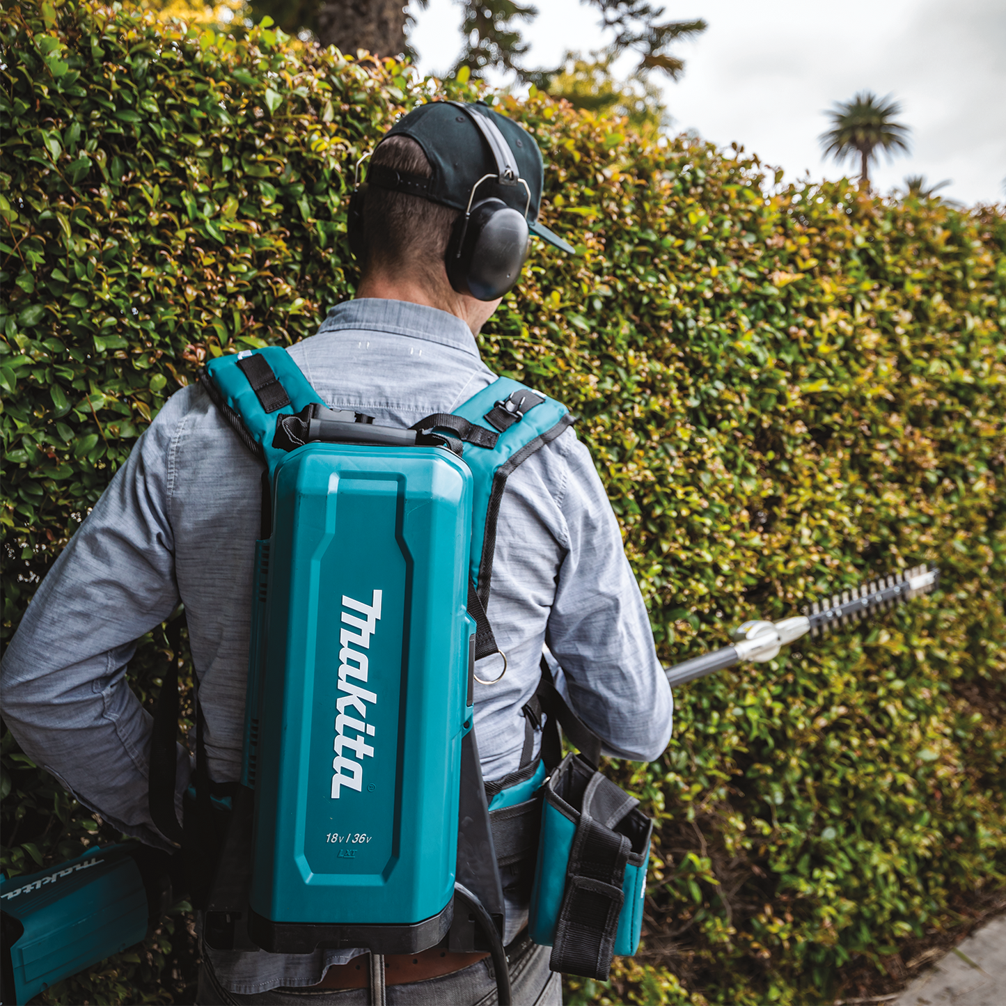 Makita PDC01G6 ConnectX,, LXT®, LXT® X2 and XGT® Portable Backpack Power Supply with 6 Batteries (6.0Ah)