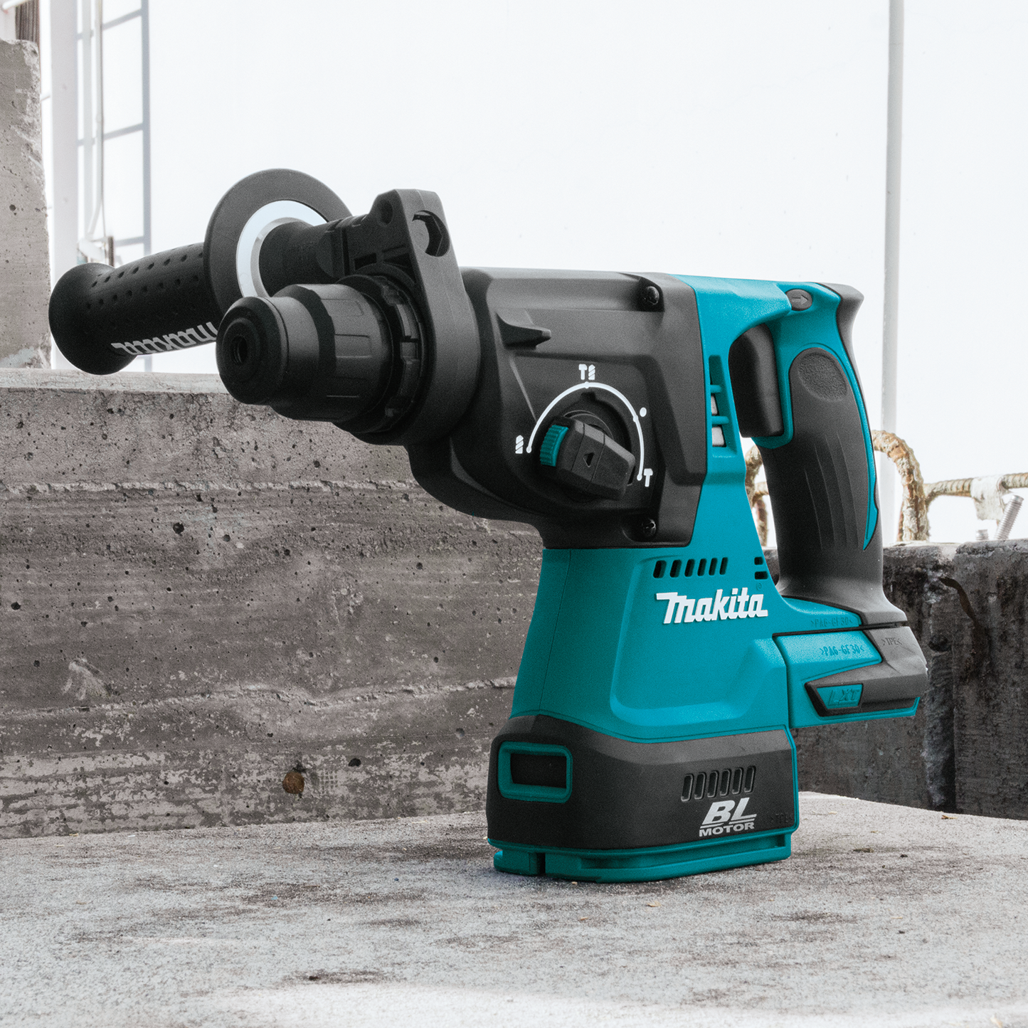 Makita XRH01Z 18V Lxt® Lithiumion Brushless Cordless 1" Rotary Hammer, Accepts Sdsplus Bits, Tool Only