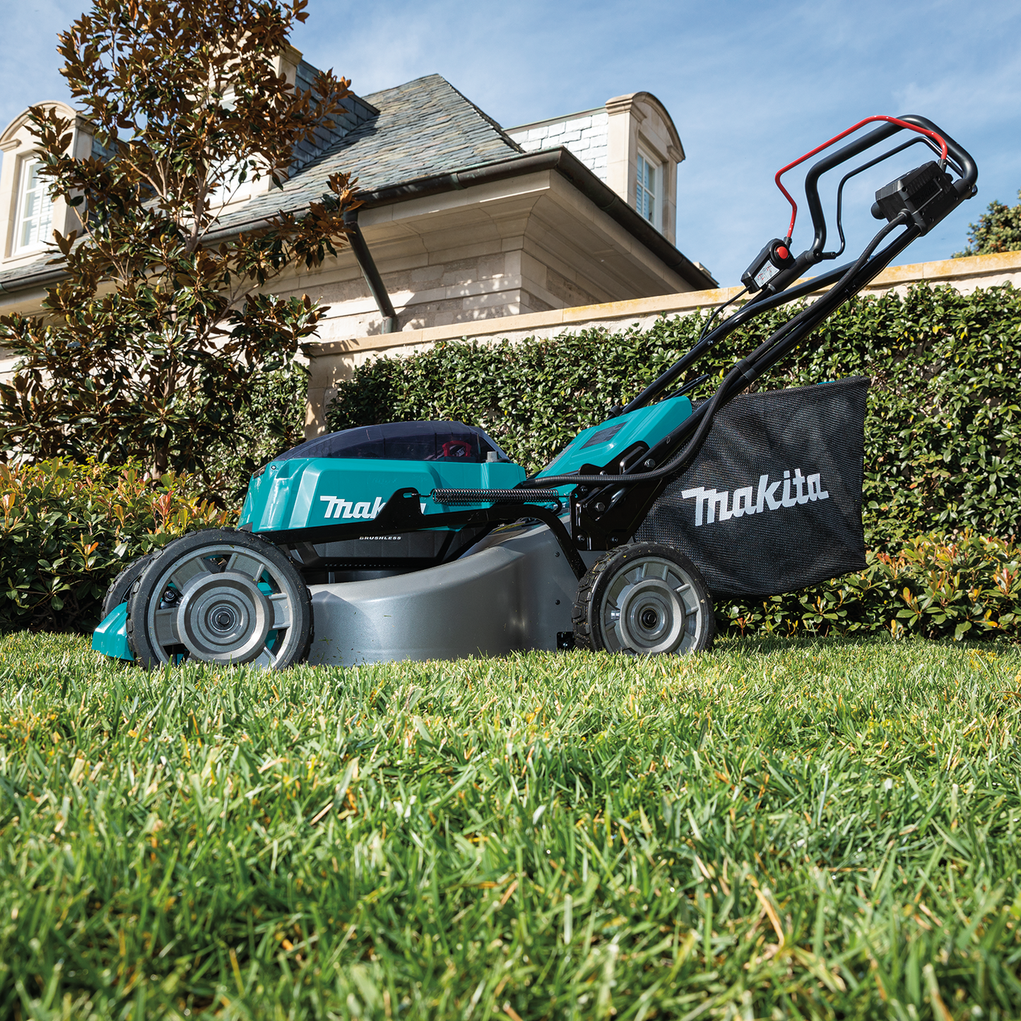 Makita XML06PT1 36V (18V X2) LXT® Brushless 18" Self‘Propelled Commercial Lawn Mower Kit with 4 Batteries (5.0Ah)