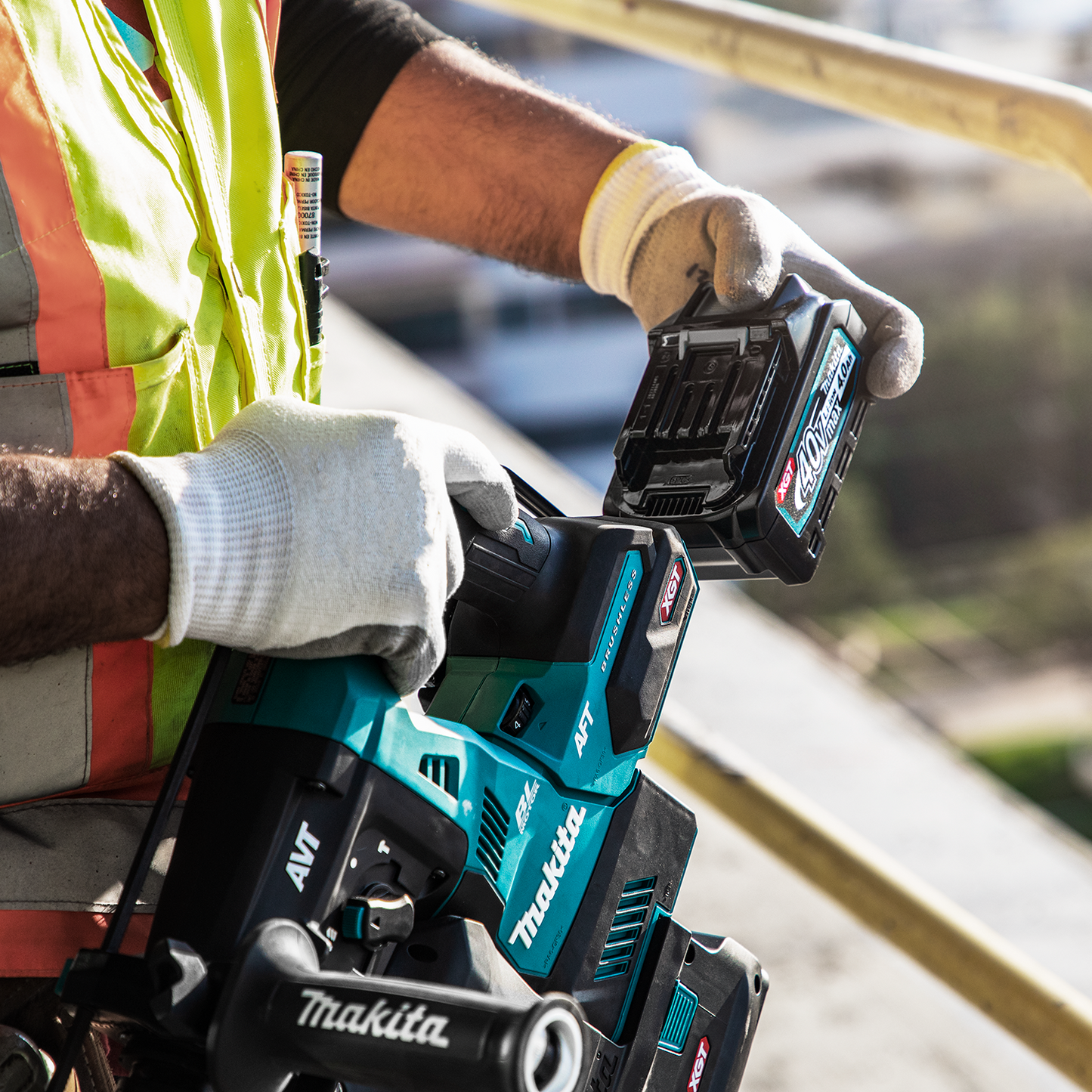 Makita GRH02M1 40V max XGT® Brushless Cordless 1‘1/8" SDS‘PLUS AVT® Rotary Hammer Kit, with Interchangeable Chuck, AWS® Capable (4.0Ah)