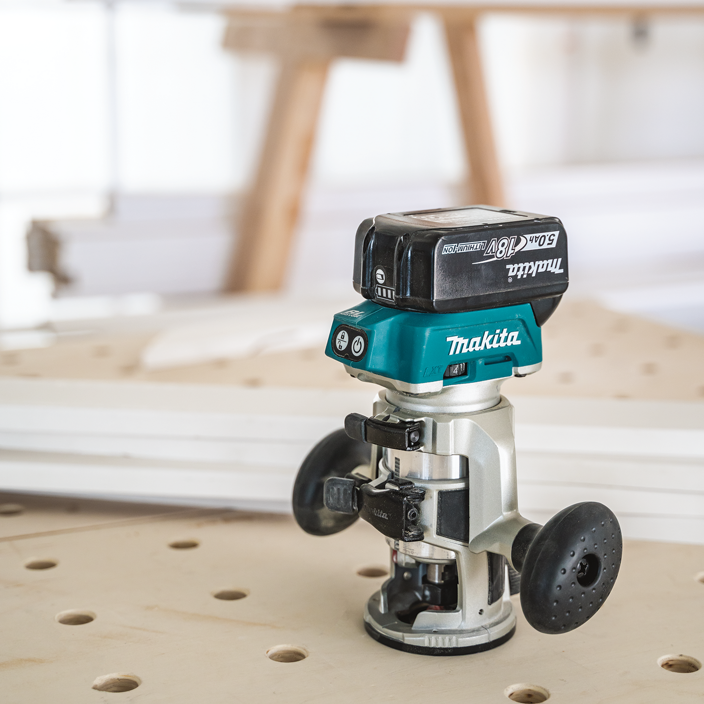 Makita XTR01T7 18V LXT® Lithium‘Ion Brushless Cordless Compact Router Kit (5.0Ah)