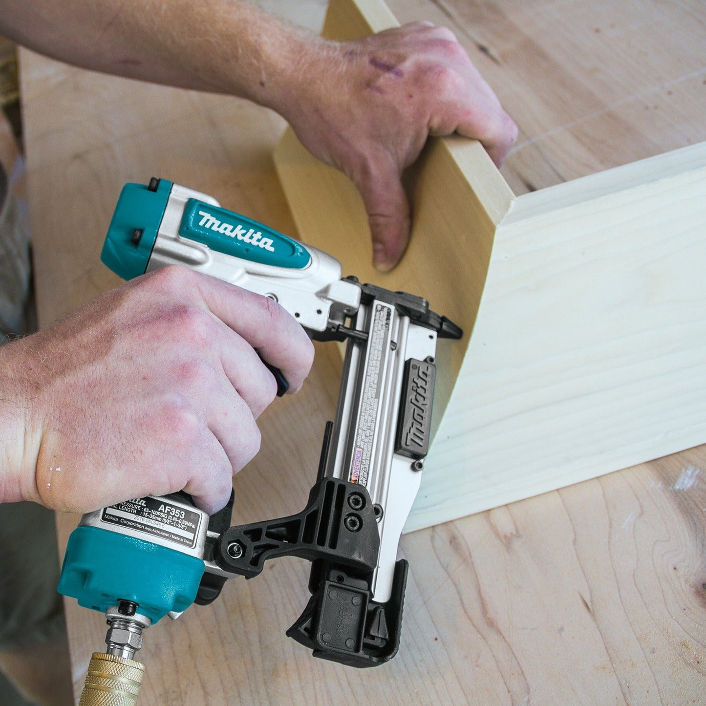 Makita AF353 23 Gauge, 1˜3/8" Pin Nailer