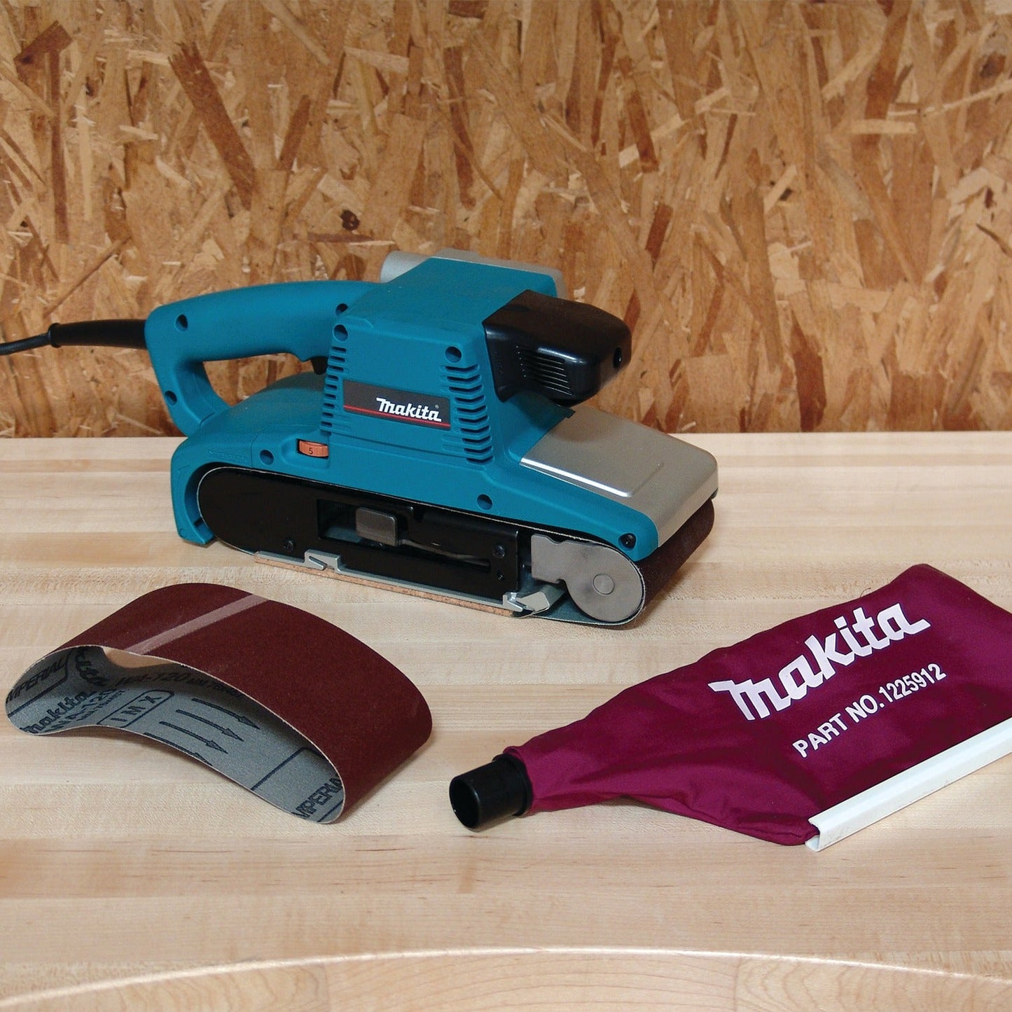 Makita 9404 4" x 24" Belt Sander, with Variable Speed