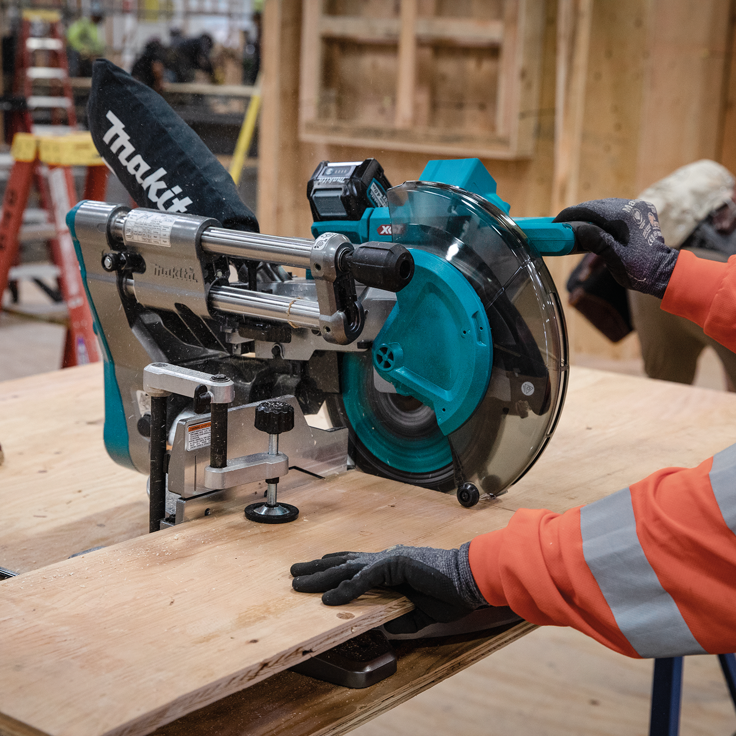 Makita GSL03M1 40V max XGT® Brushless Cordless 10" Dual‘Bevel Sliding Compound Miter Saw Kit, AWS® Capable (4.0Ah)