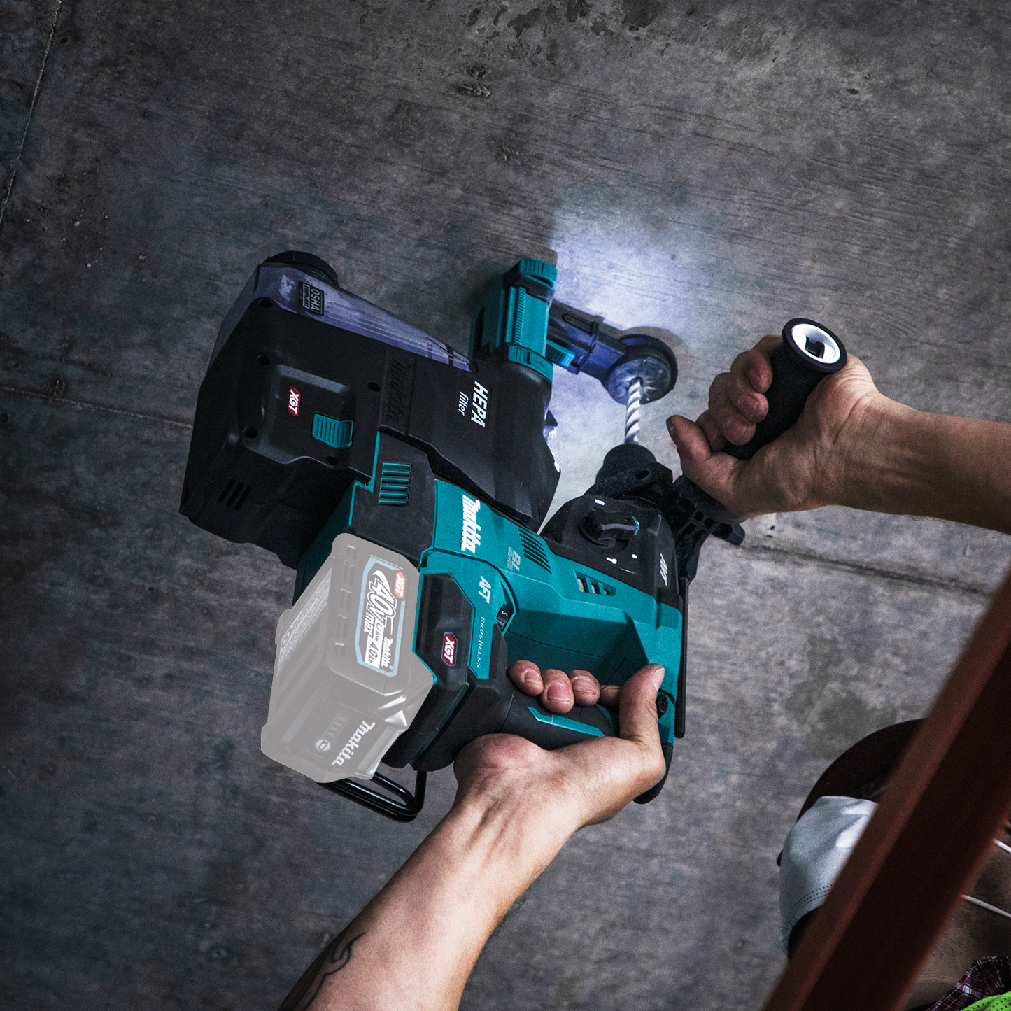 Makita GRH01ZW 40V max XGT® Brushless Cordless 1‘1/8" SDS‘PLUS AVT® Rotary Hammer w/ Dust Extractor, AFT®, AWS® Capable, Tool Only