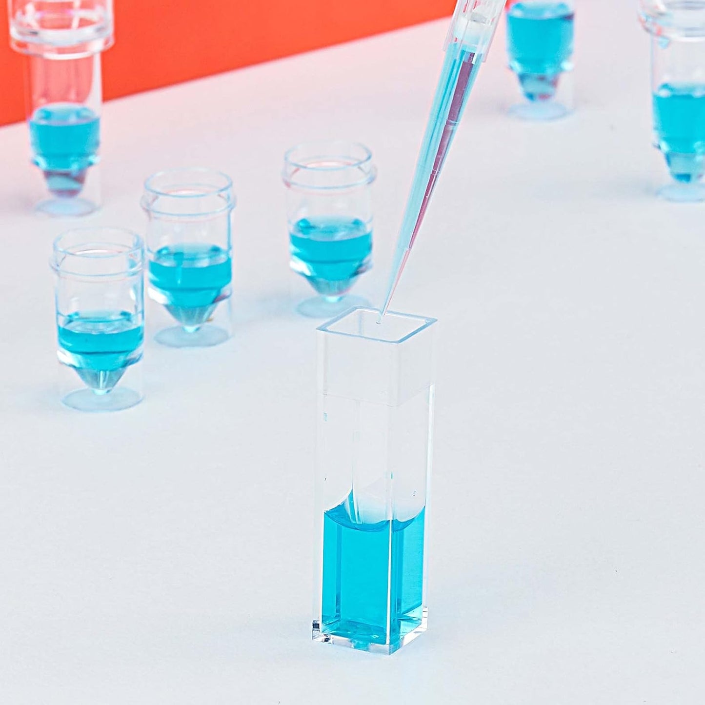 Globe Scientific 111137 Cuvette Spectrophotometer Square 4.5mL (10mm) PS 4 Clear Sides 100/Tray 5 Trays/Unit
