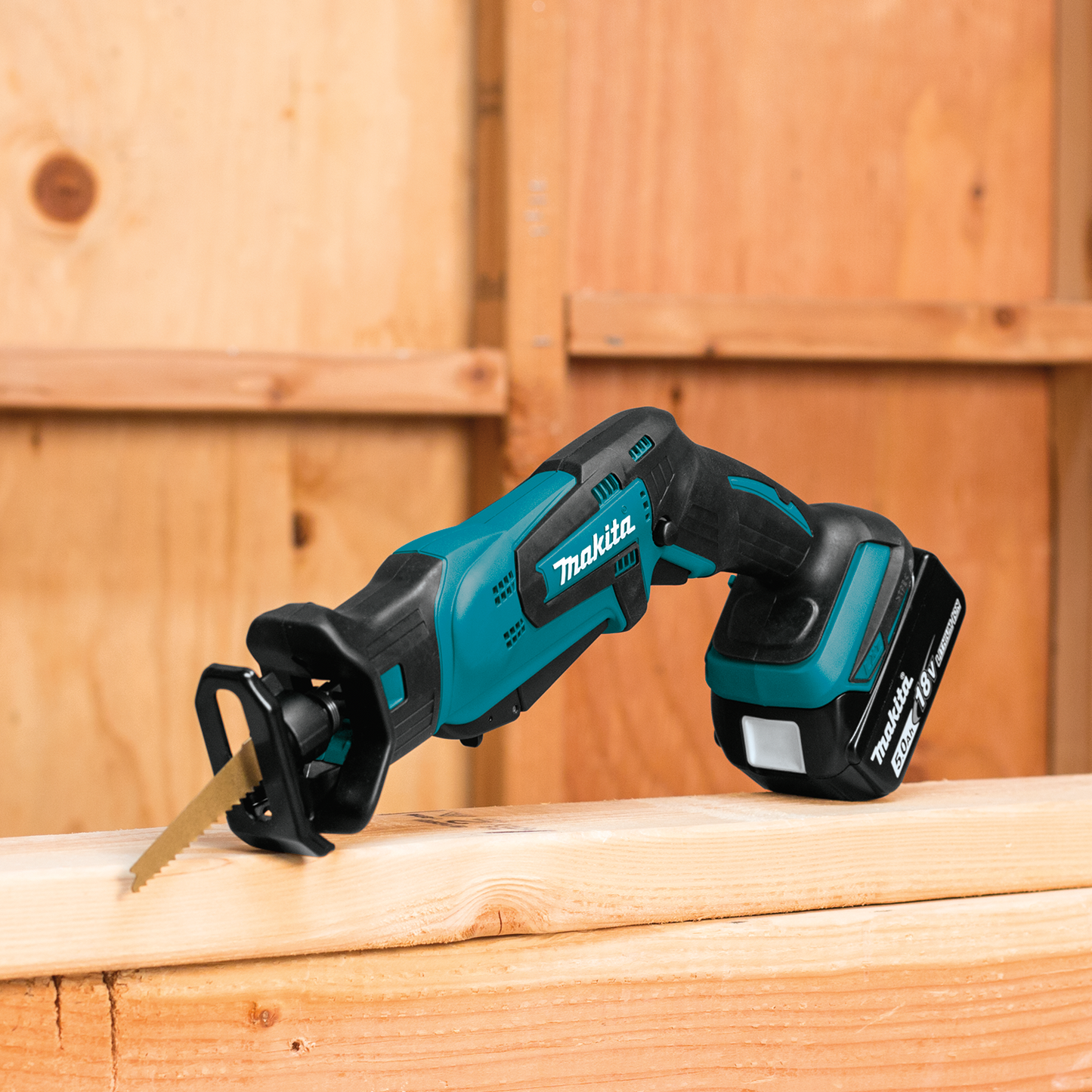 Makita XRJ01T 18V LXT® Lithium‘Ion Cordless Compact Recipro Saw Kit (5.0Ah)