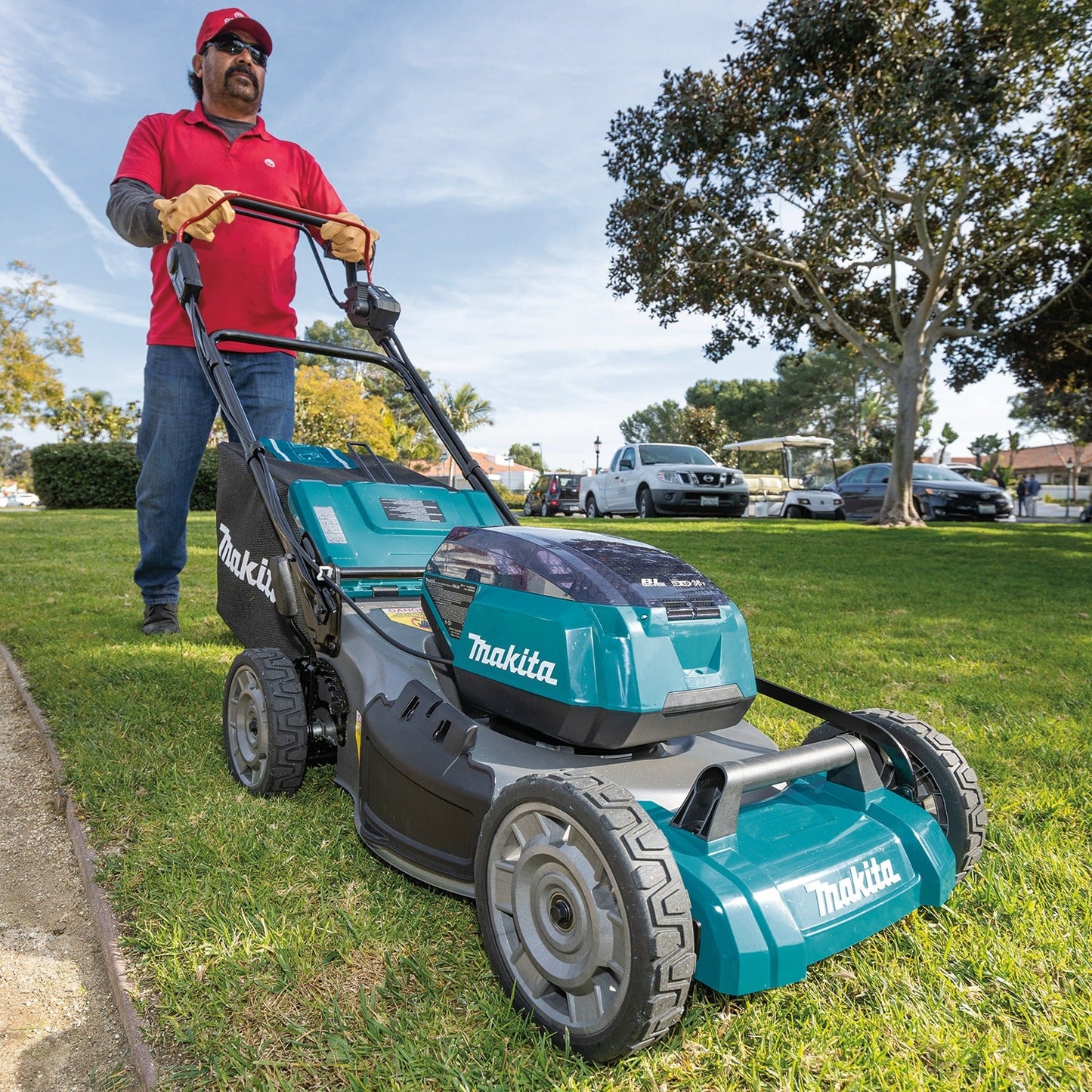 Makita XML08PT1 36V (18V X2) LXT® Brushless 21" Self‘Propelled Commercial Lawn Mower Kit with 4 Batteries (5.0Ah)