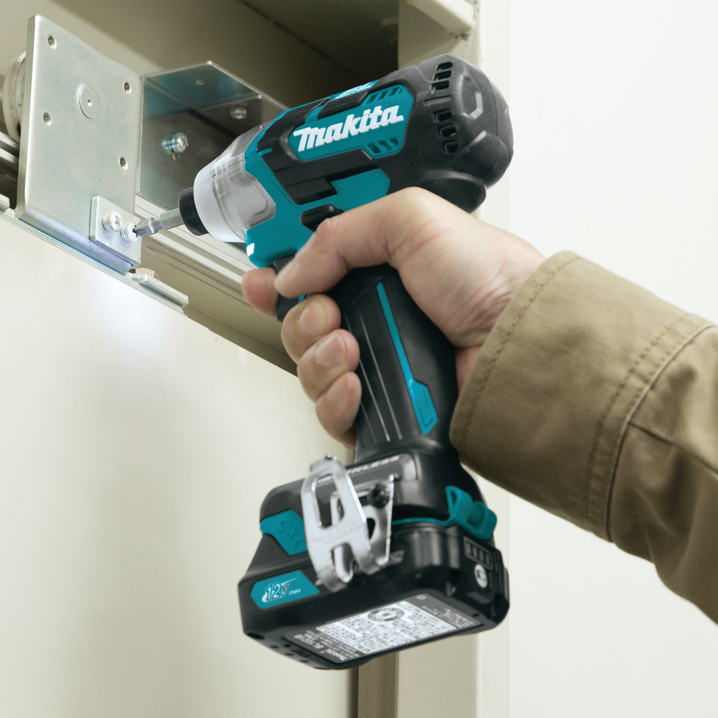 Makita DT04R1 12V max CXT® Lithium‘Ion Brushless Cordless Impact Driver Kit (2.0Ah)