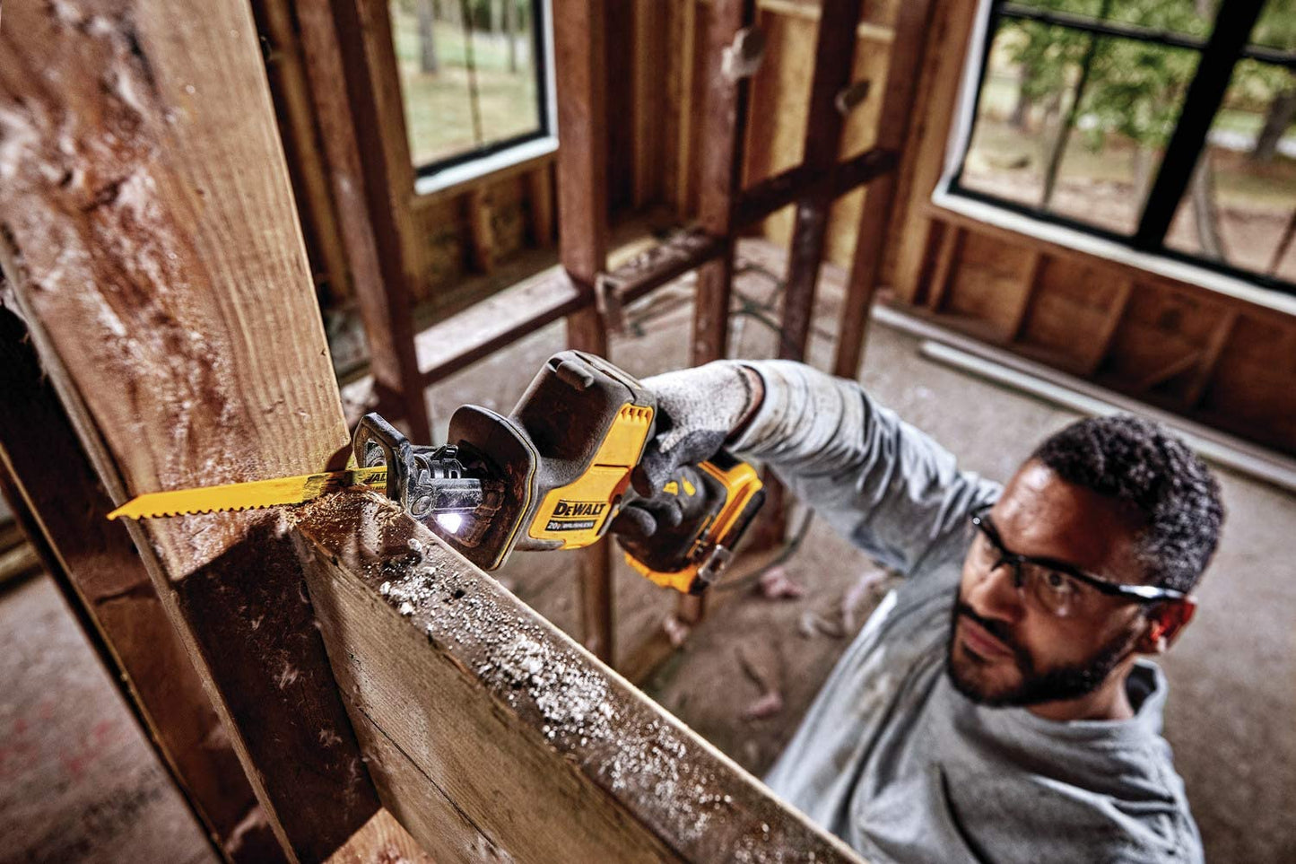 Dewalt DCS369P1 Atomic 20V Max Cordless One-Handed Reciprocating Saw 5.0Ah Kits