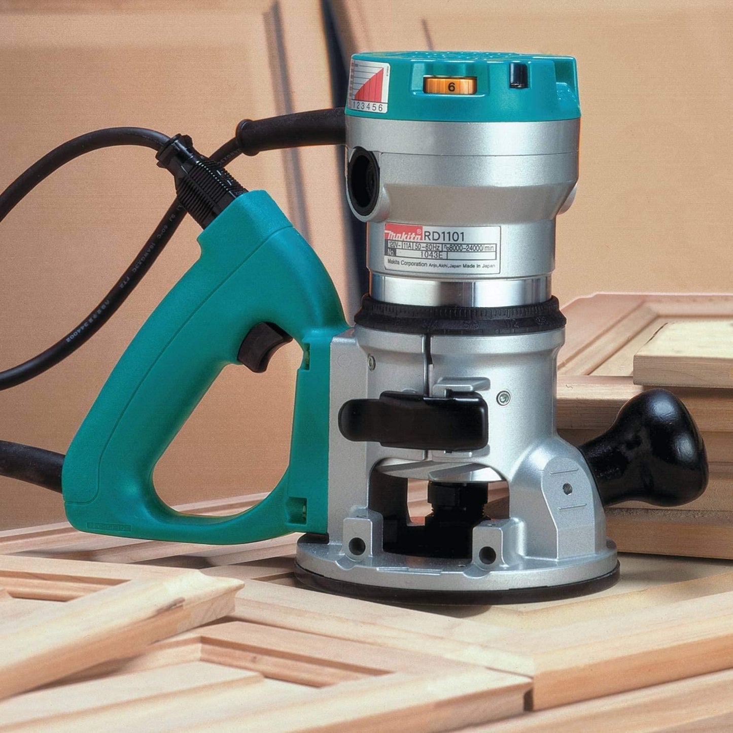 Makita RD1101 2‘1/4 HP* D‘Handle Router