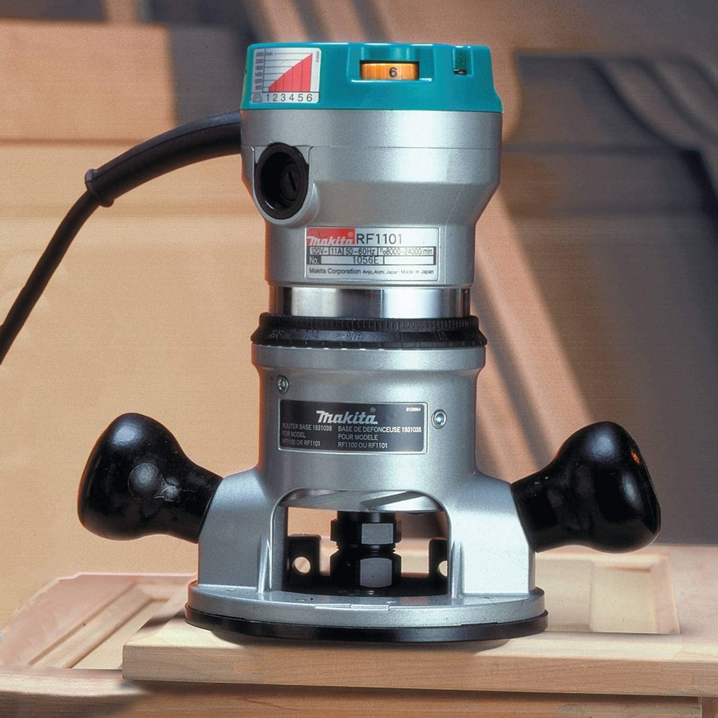 Makita RF1101KIT2 2‘1/4 HP* Router Kit, with Plunge Base