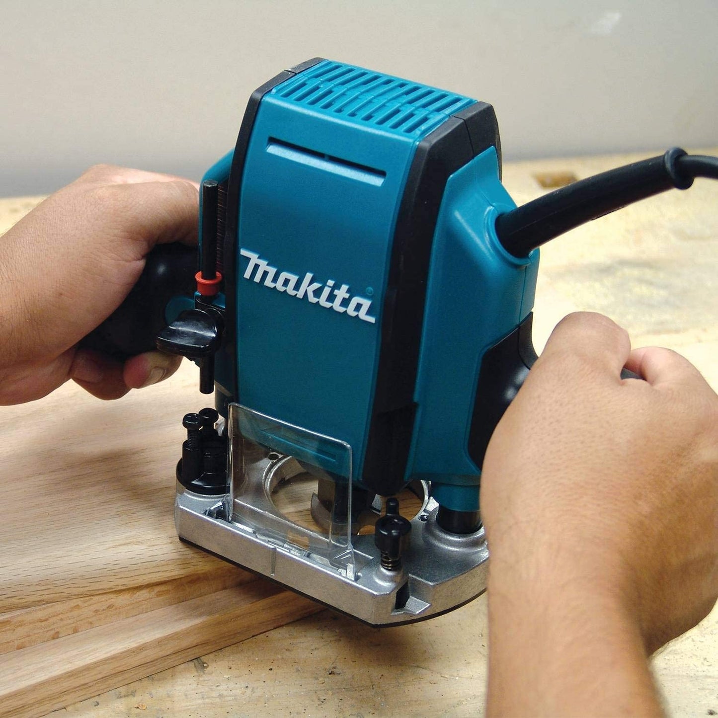 Makita RP0900K 1 1/4 Hp* Plunge Router