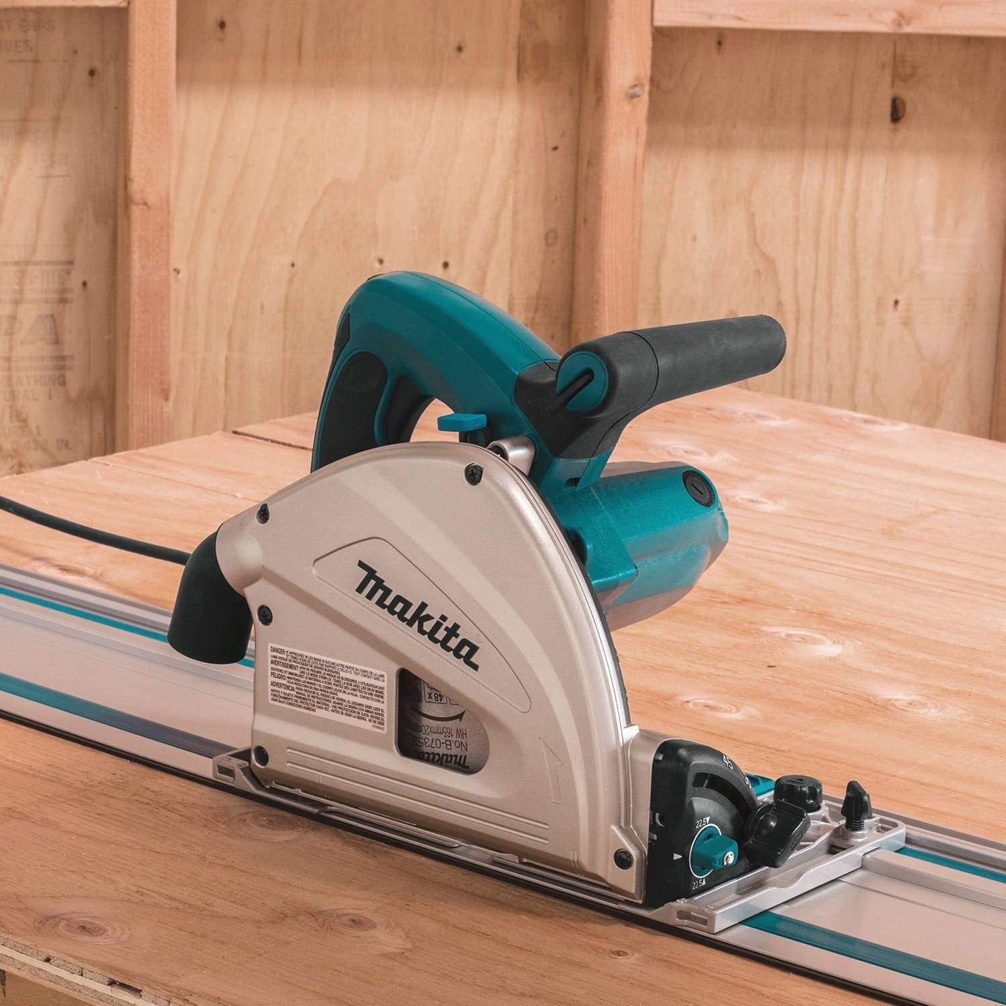 Makita SP6000J 6‘1/2" Plunge Circular Saw, with Stackable Tool Case